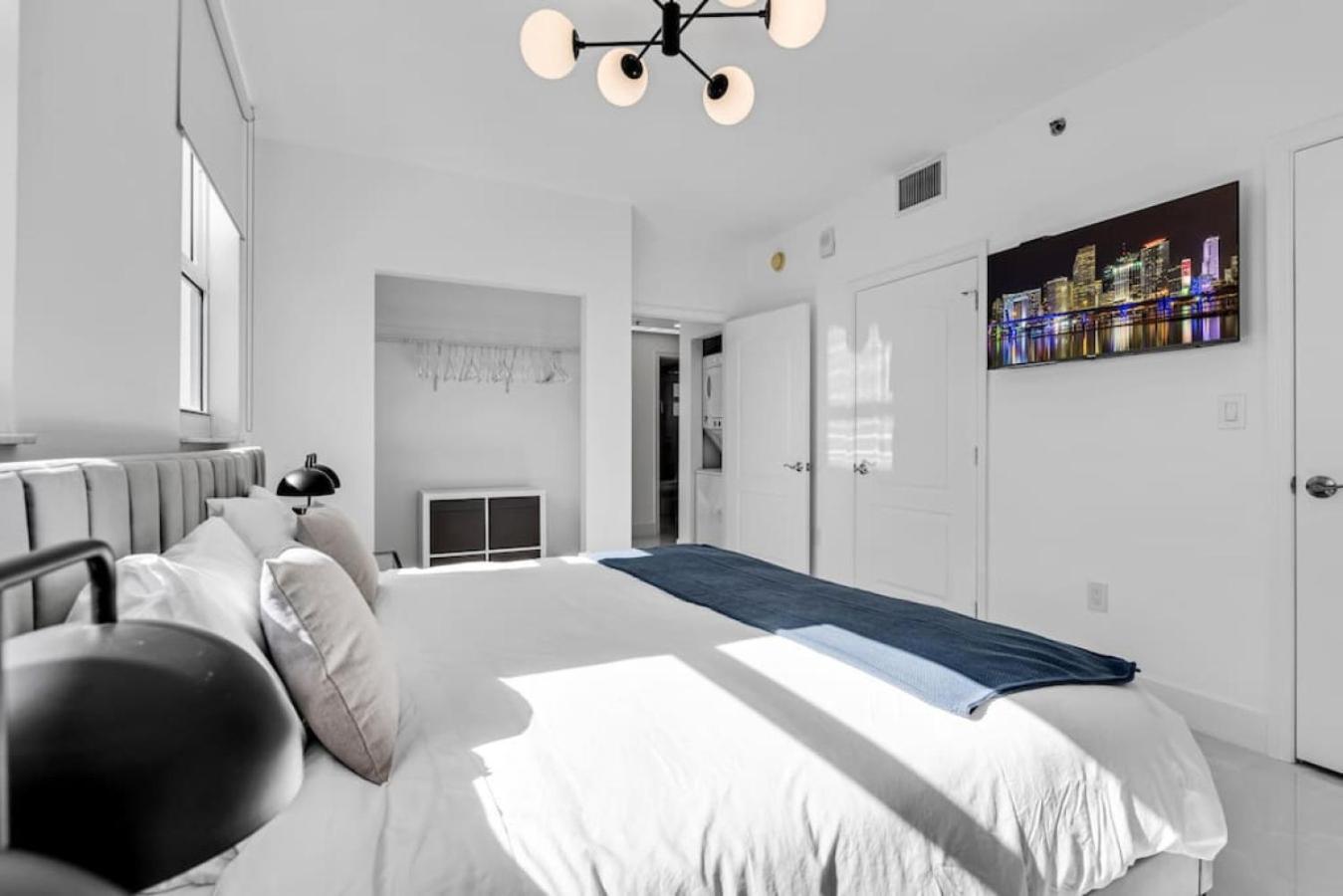 Luxe Brickell Gem With Huge Balcony N Ocean Views * Miami