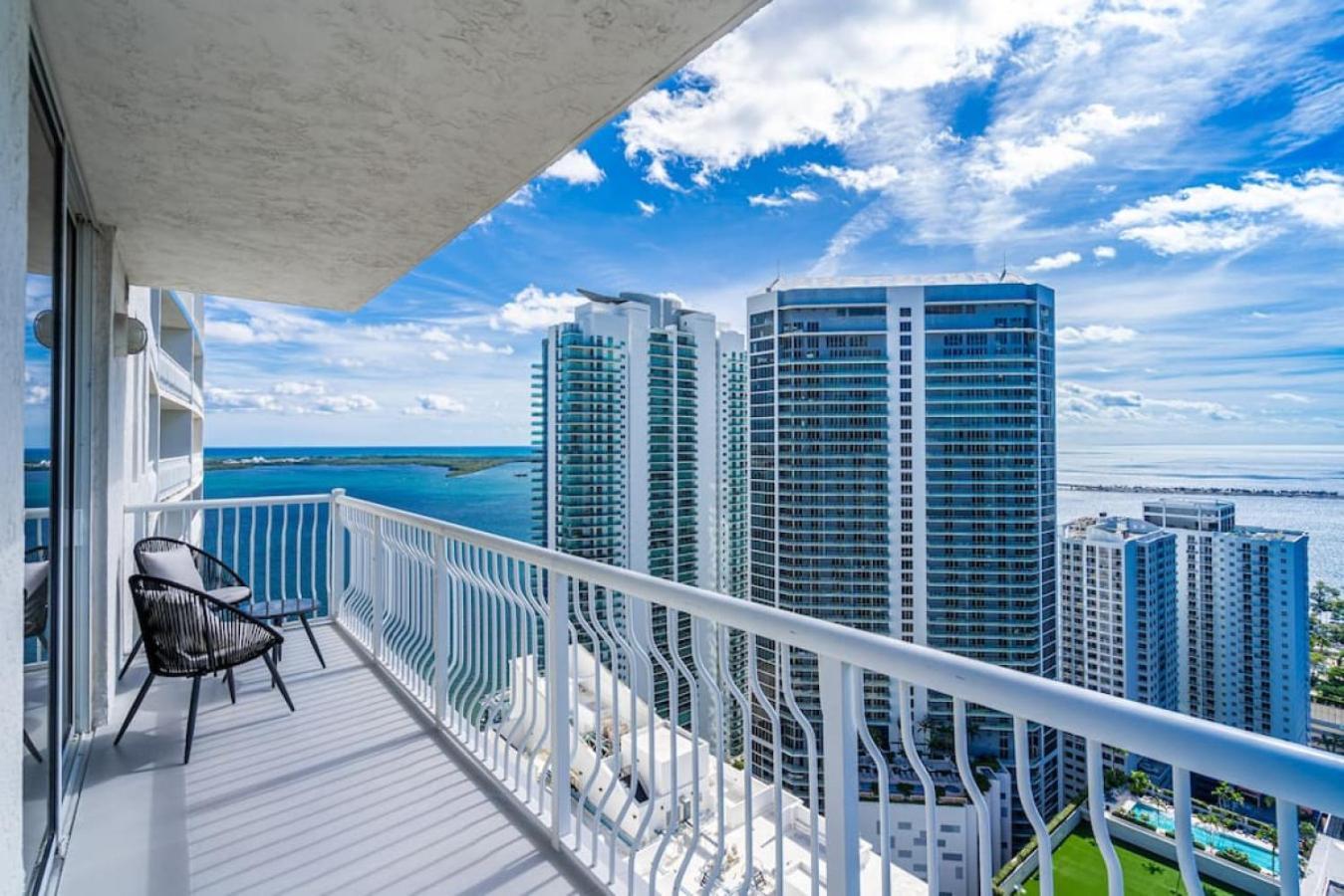 Luxe Brickell Gem With Huge Balcony N Ocean Views Holiday home *