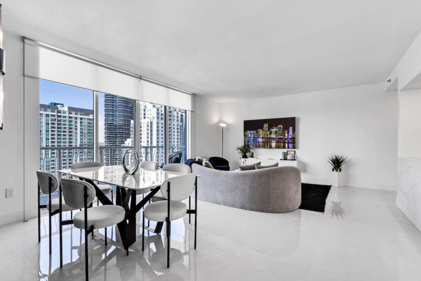 Luxe Brickell Gem With Huge Balcony N Ocean Views Holiday home Miami