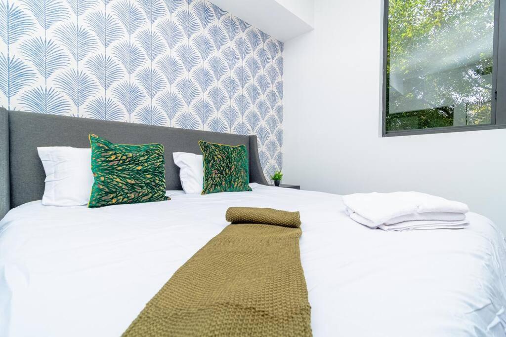 Stylish 1br With King Bed Walk To Marlins Park & Brickell Apartamento