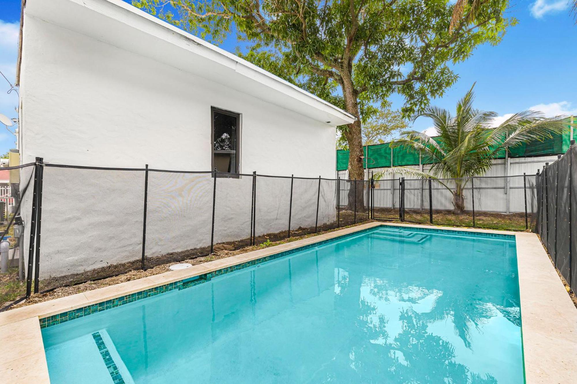 Casa de férias Spacious House W Amazing Pool! *