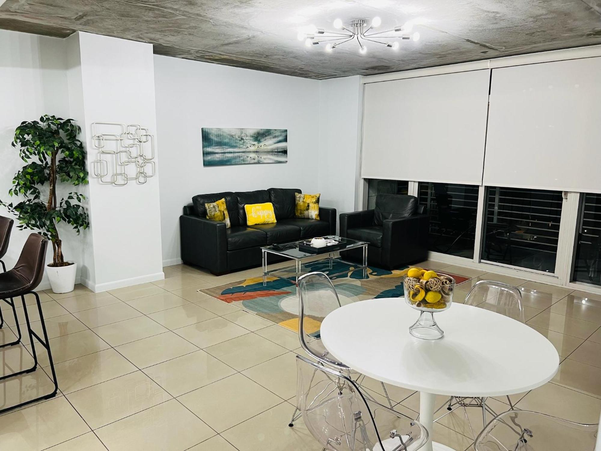 Spacious 2bd 2bth At Midblock * Miami