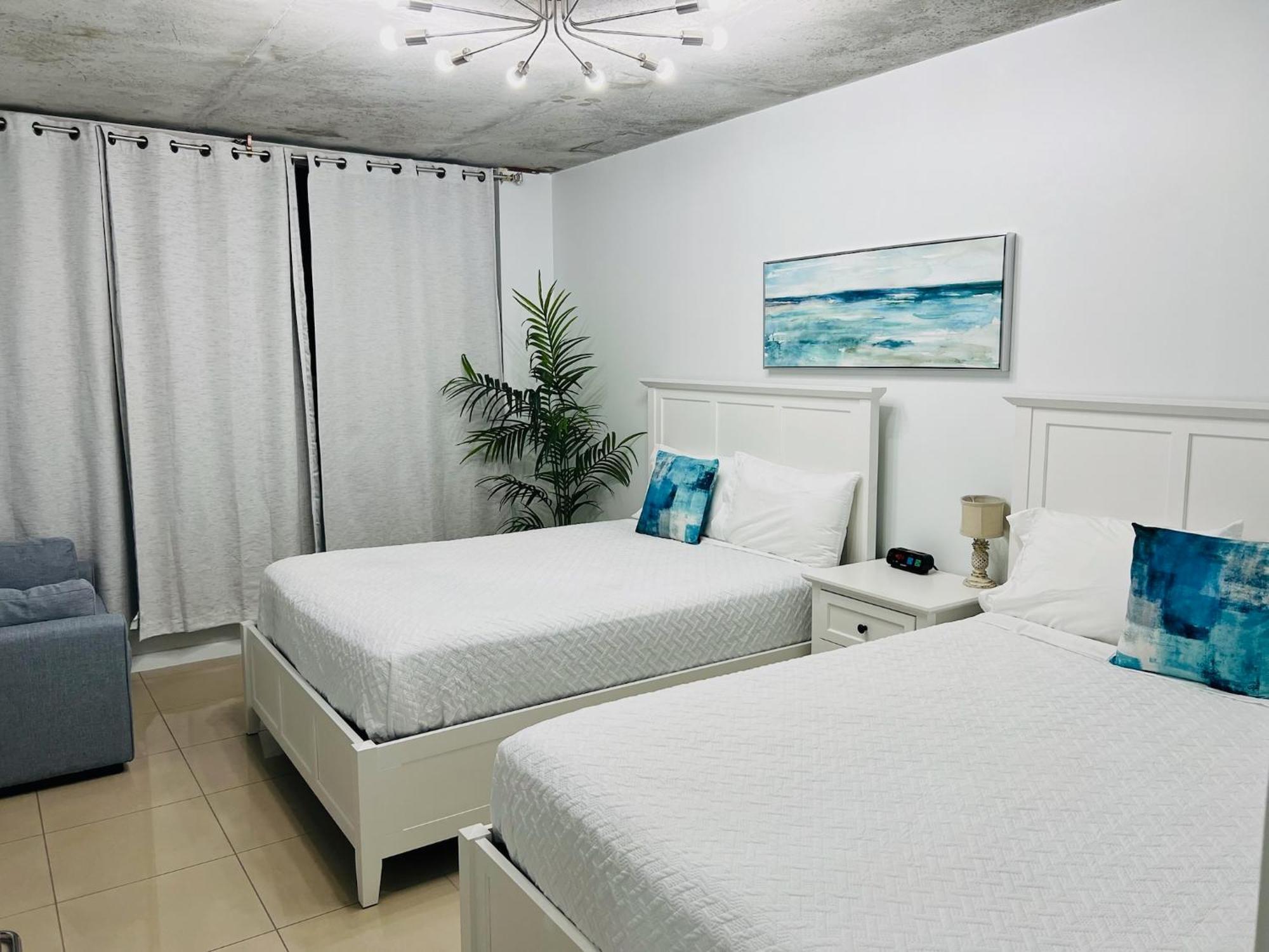Spacious 2bd 2bth At Midblock