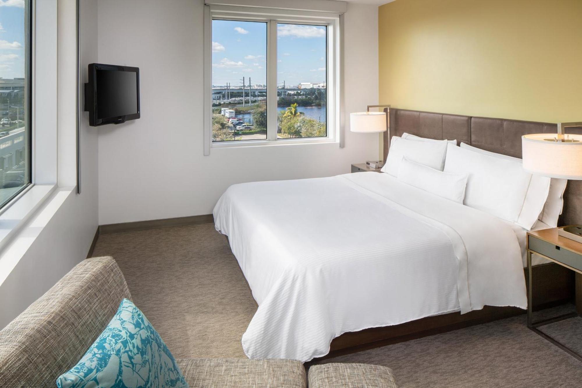Element International Airport Hotel