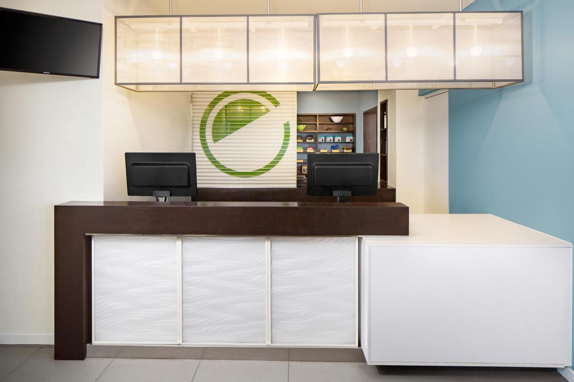 Hotel Element International Airport 3*
