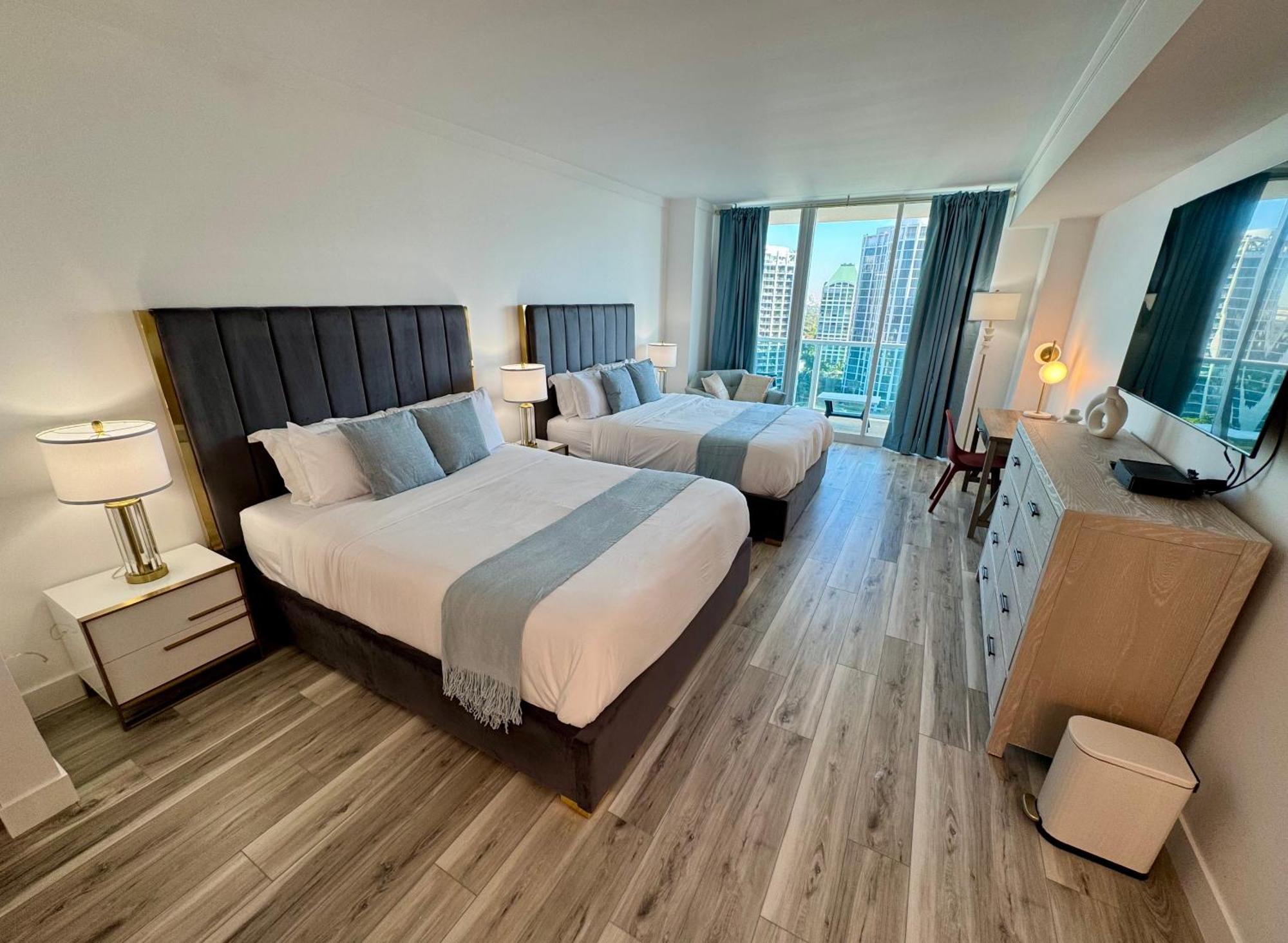 Balcony Ocean View ! Wifi - Pool - Gym - Parking * Miami