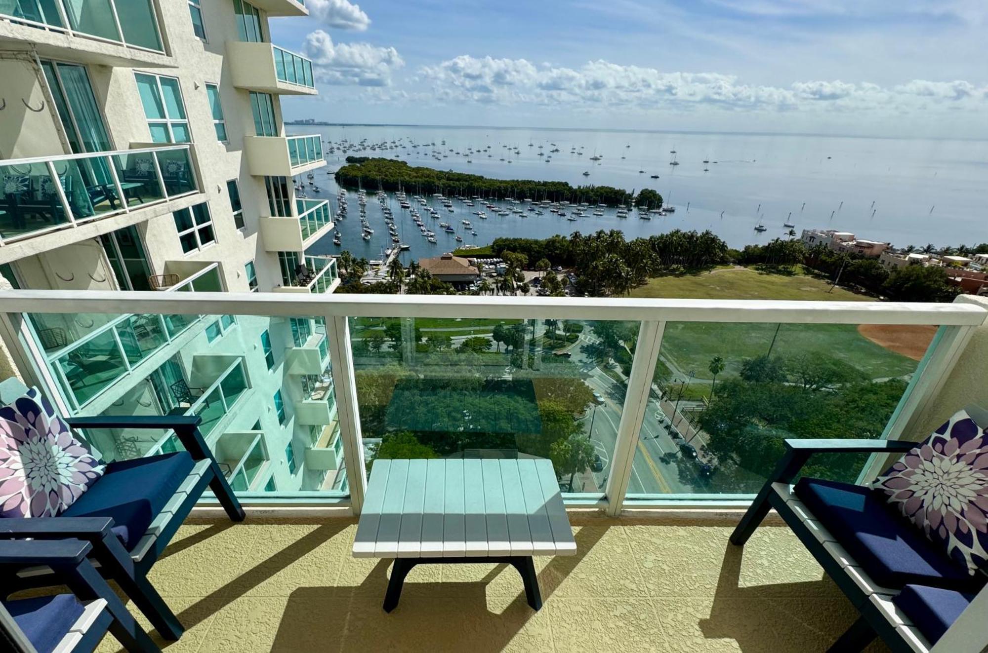 Balcony Ocean View ! Wifi - Pool - Gym - Parking