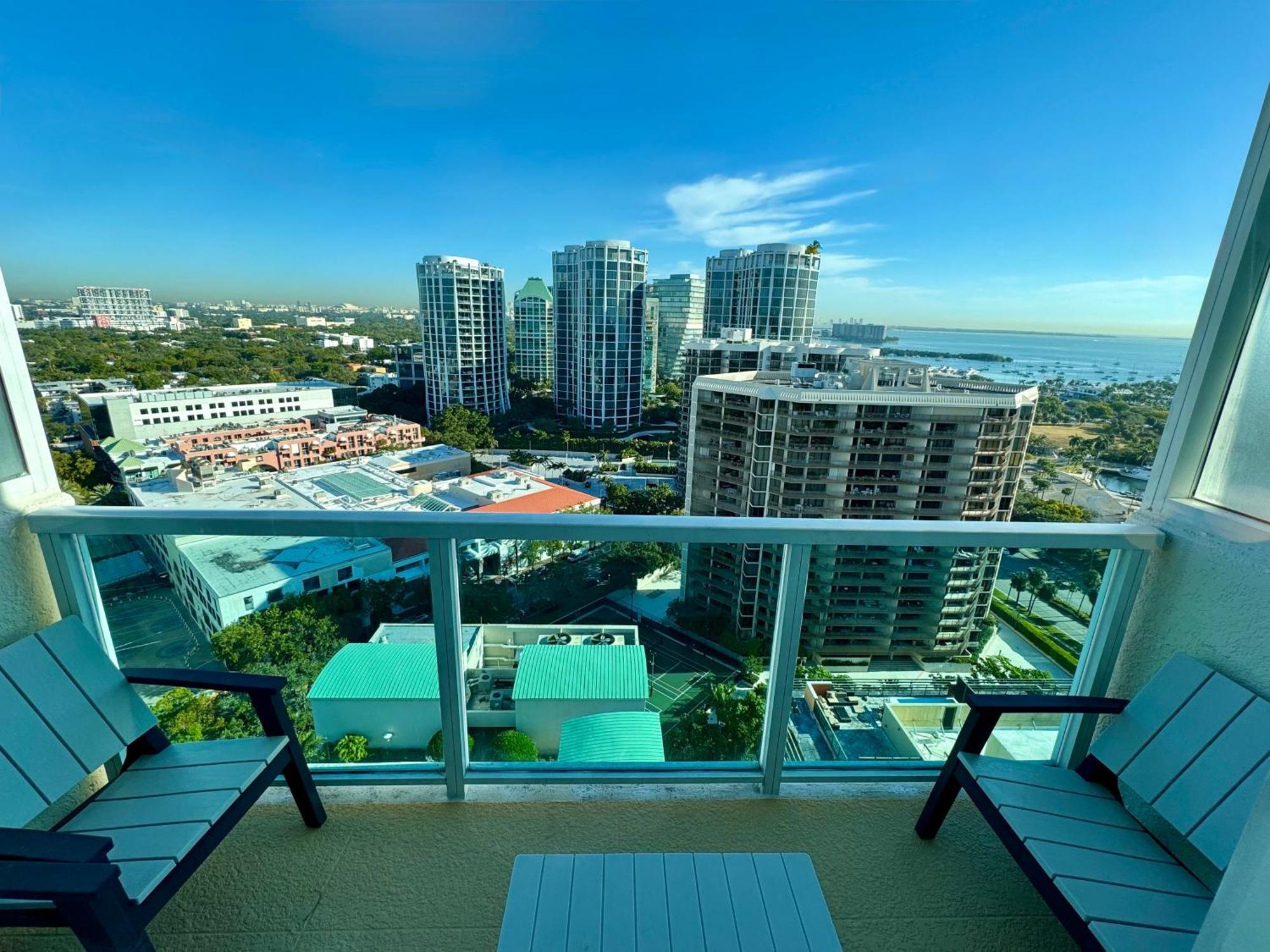 Balcony Ocean View ! Wifi - Pool - Gym - Parking Miami