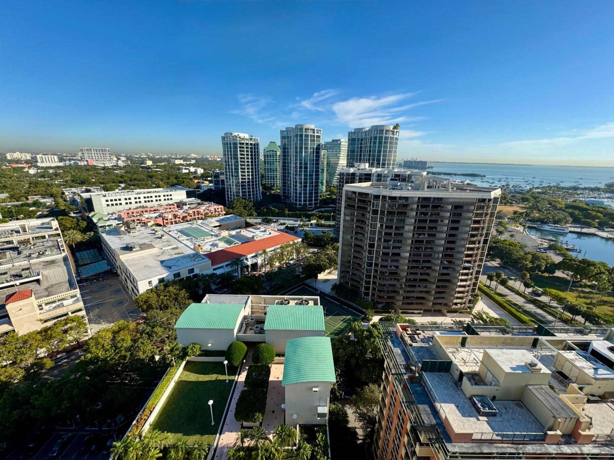 Balcony Ocean View ! Wifi - Pool - Gym - Parking