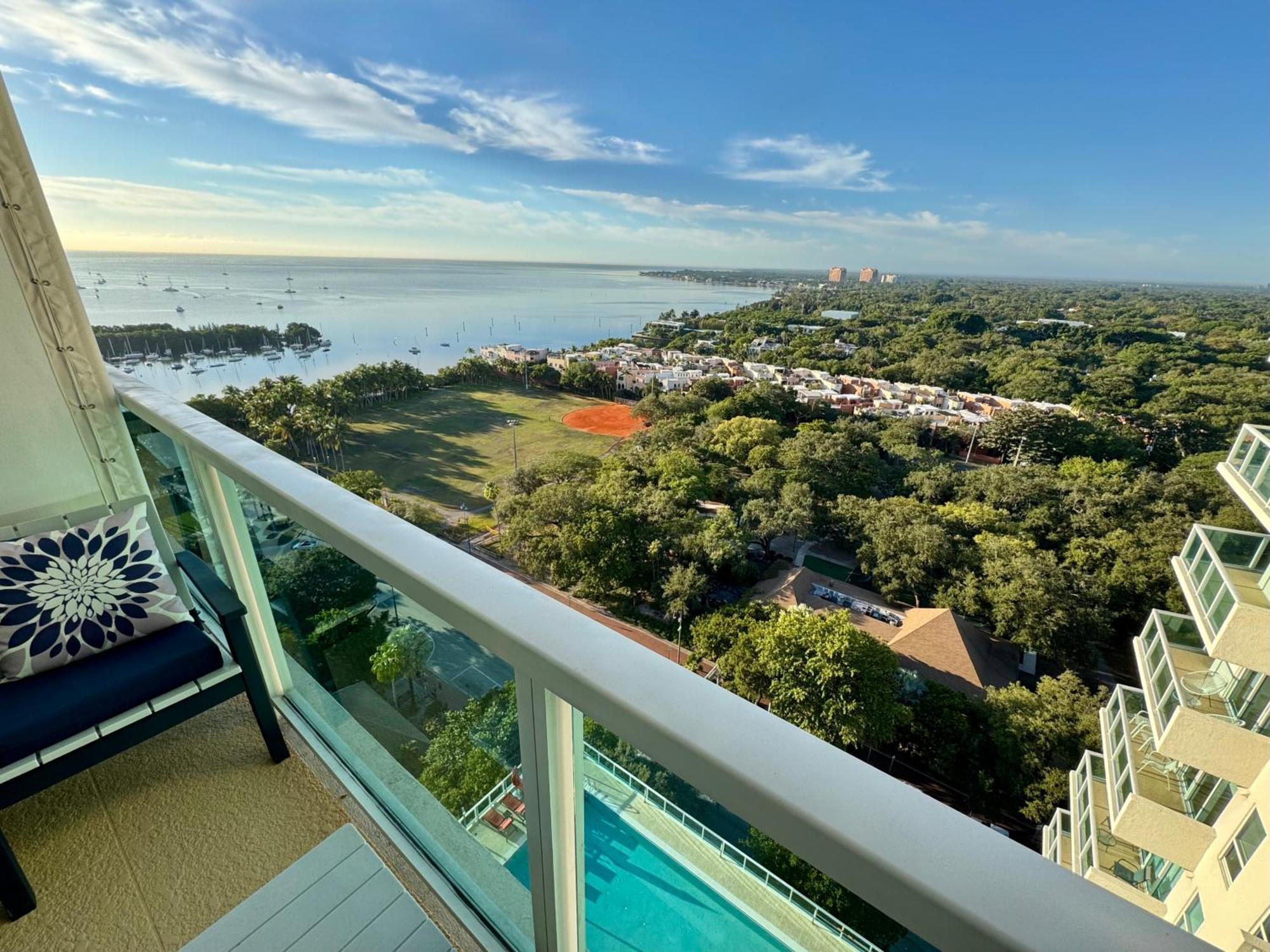 Balcony Ocean View ! Wifi - Pool - Gym - Parking