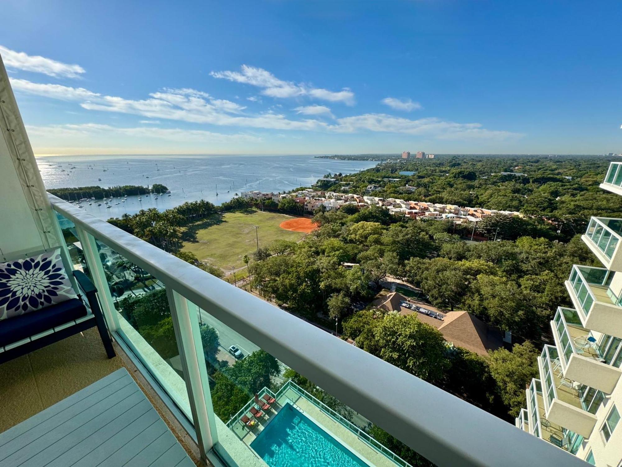 Balcony Ocean View ! Wifi - Pool - Gym - Parking