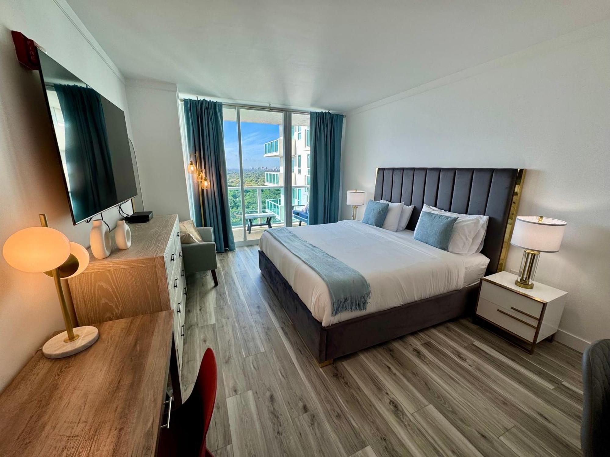 Balcony Ocean View ! Wifi - Pool - Gym - Parking Aparthotel *