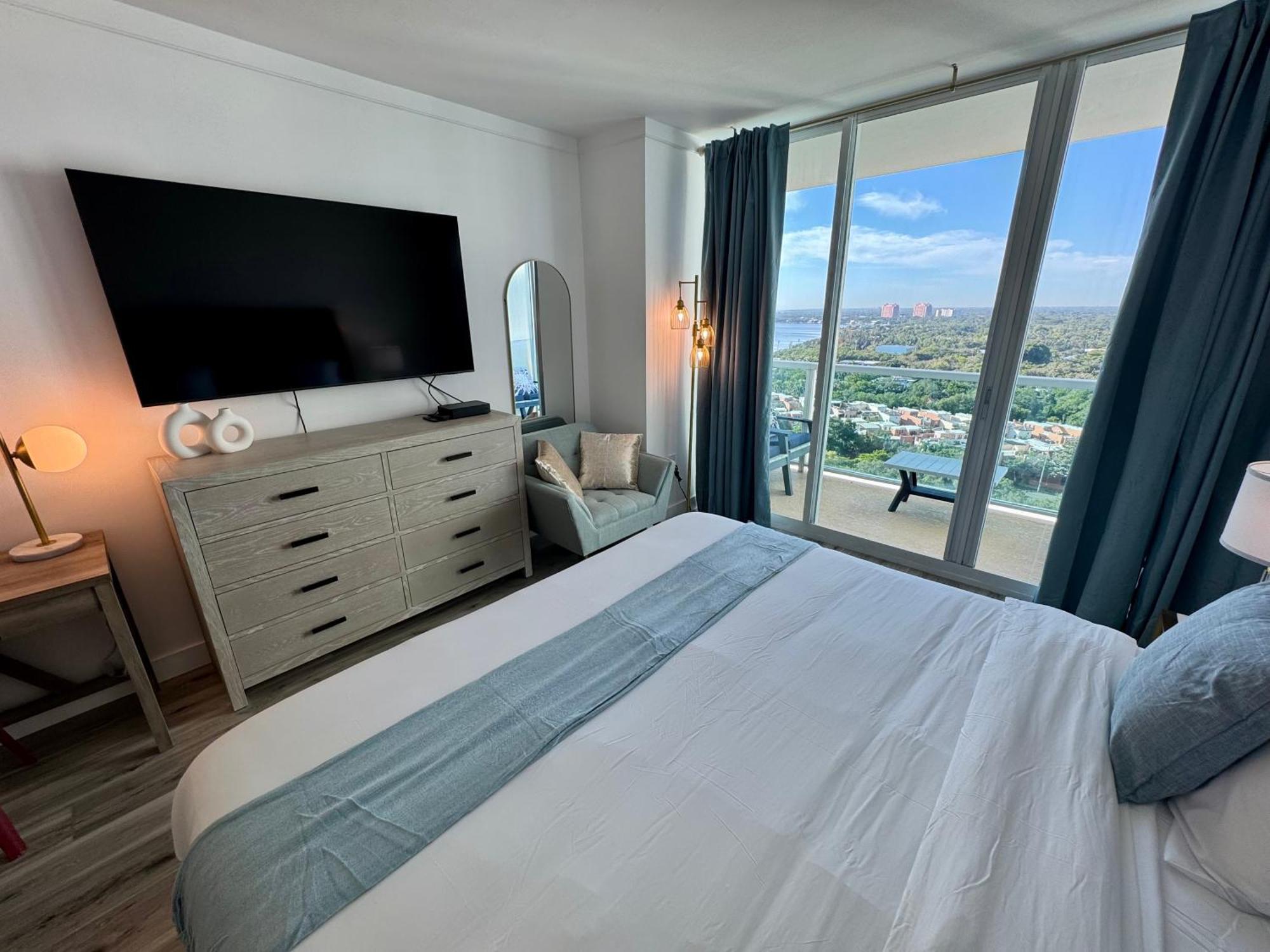 Balcony Ocean View ! Wifi - Pool - Gym - Parking Miami