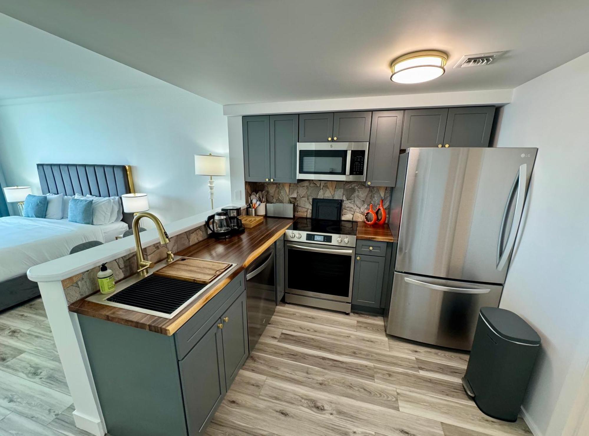 Balcony Ocean View ! Wifi - Pool - Gym - Parking * Miami