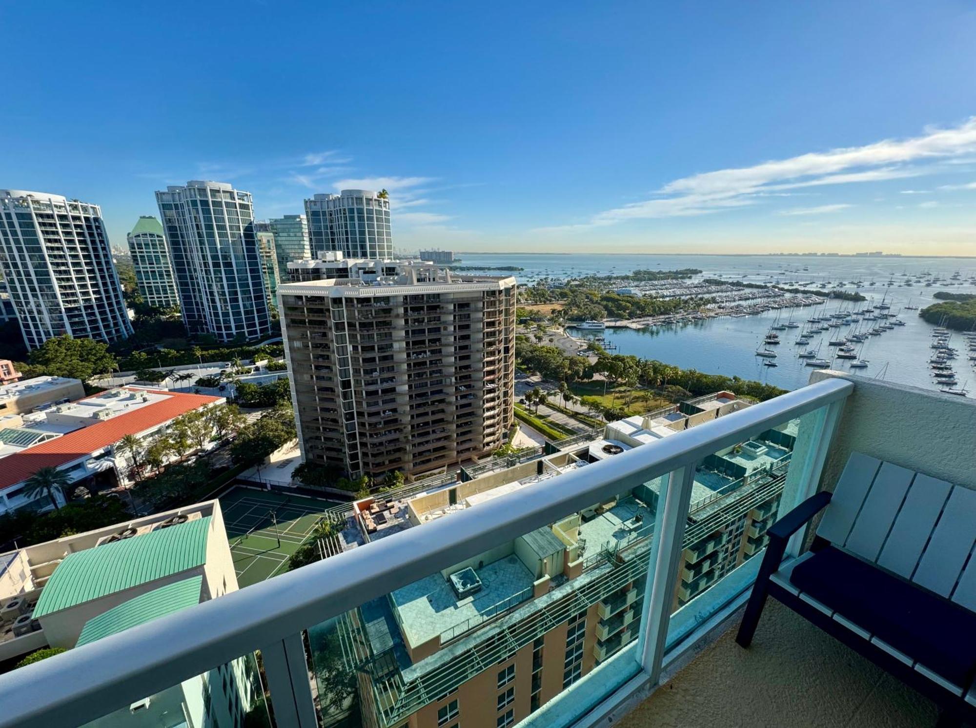 Balcony Ocean View ! Wifi - Pool - Gym - Parking