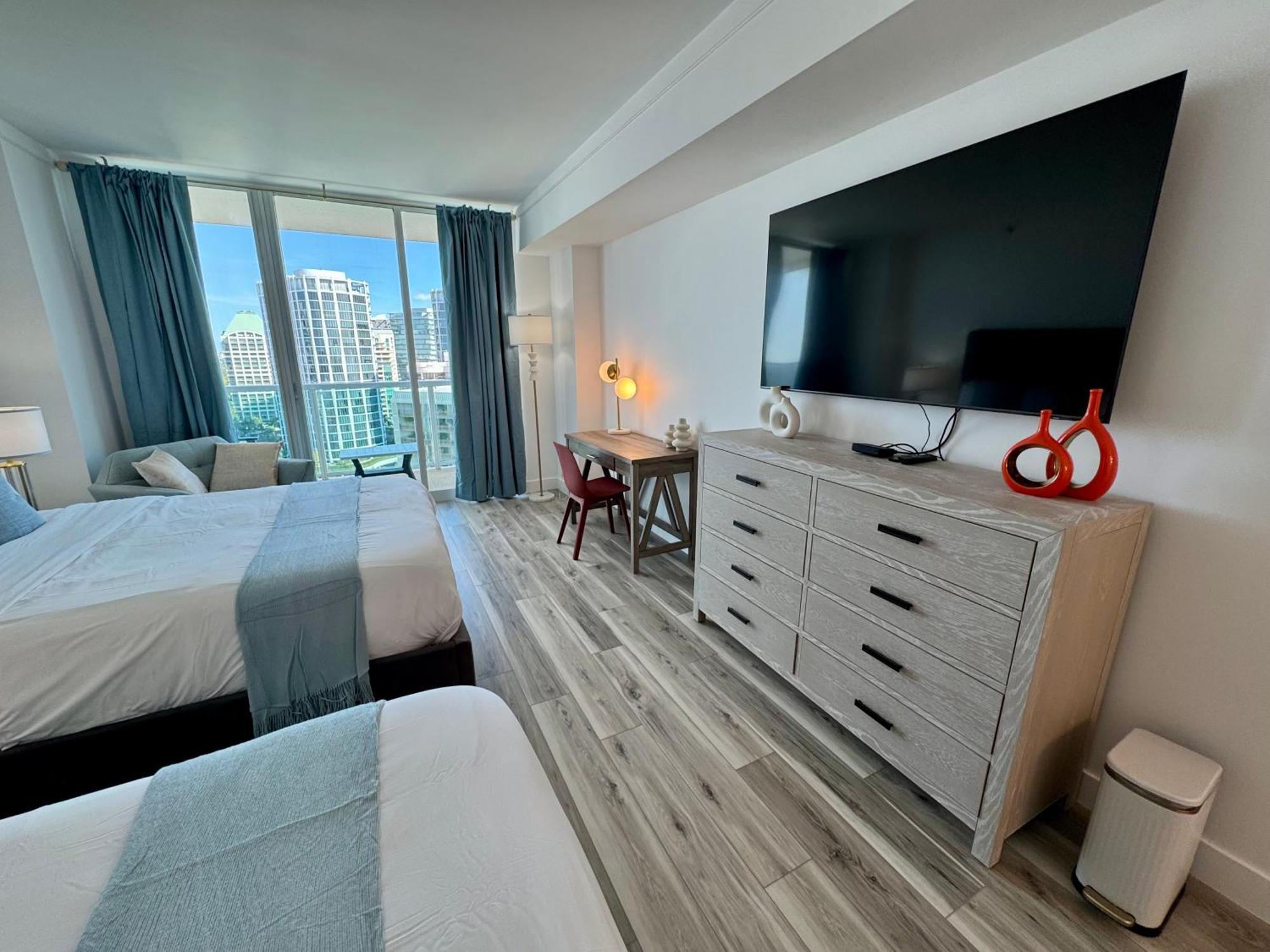 Balcony Ocean View ! Wifi - Pool - Gym - Parking *
