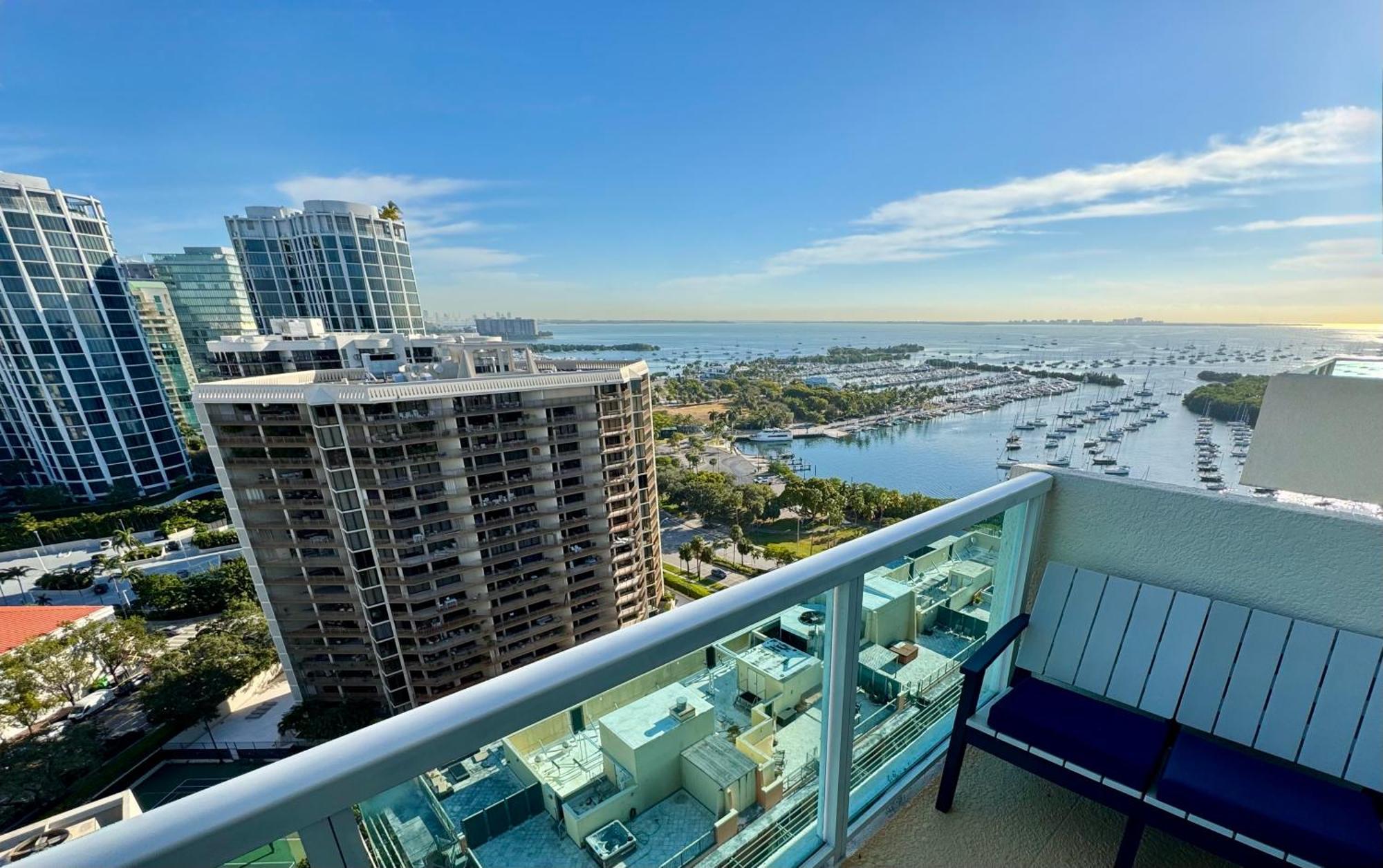 Balcony Ocean View ! Wifi - Pool - Gym - Parking *