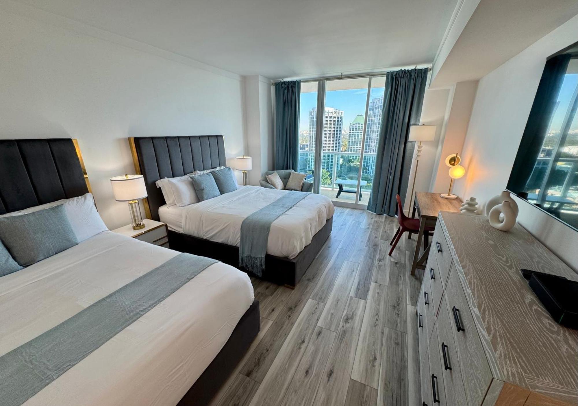 Balcony Ocean View ! Wifi - Pool - Gym - Parking * Miami