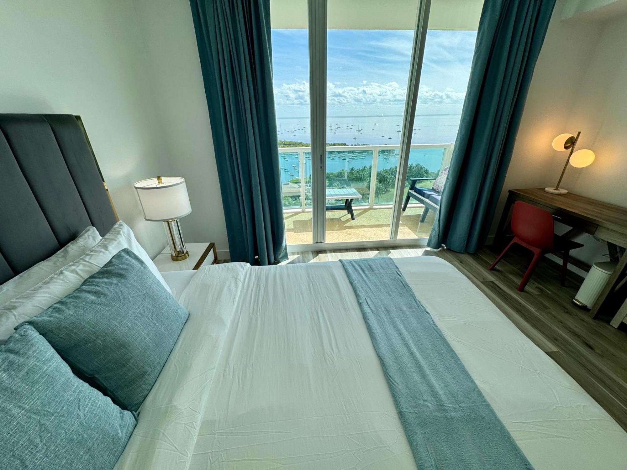 Balcony Ocean View ! Wifi - Pool - Gym - Parking * Miami