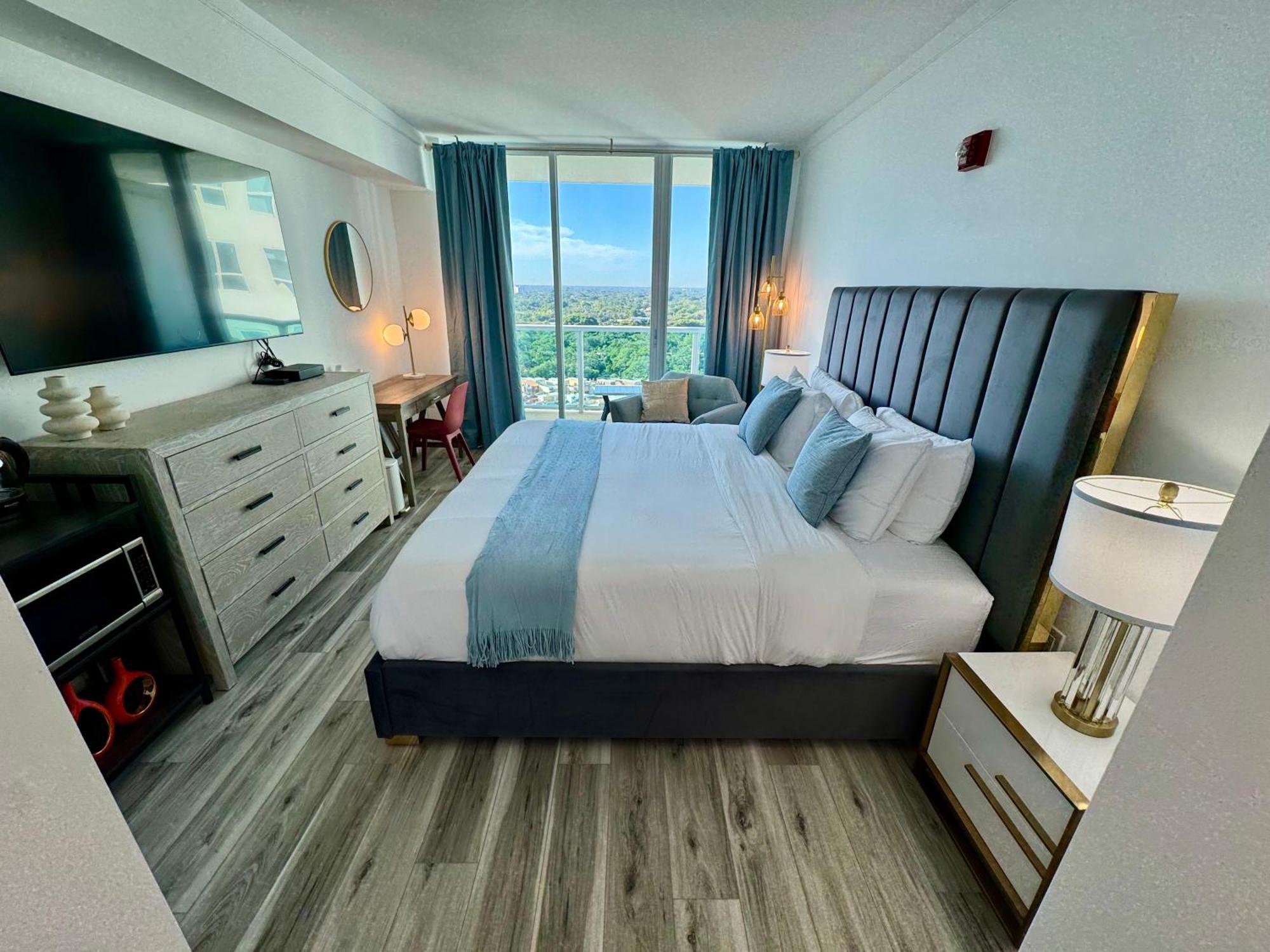 Balcony Ocean View ! Pool - Wifi - Gym - Parking