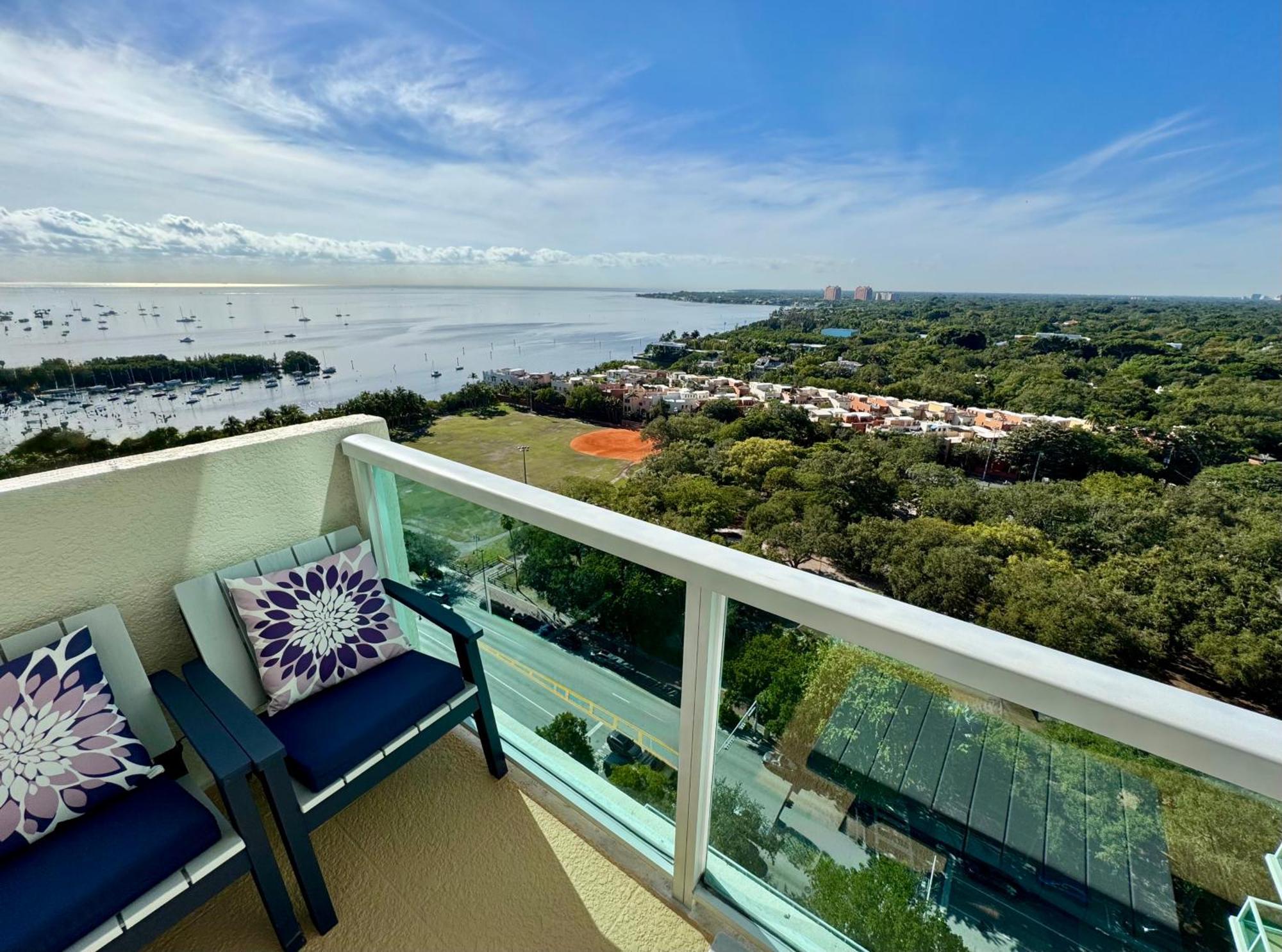 Apartment Balcony Ocean View ! Pool - Wifi - Gym - Parking *