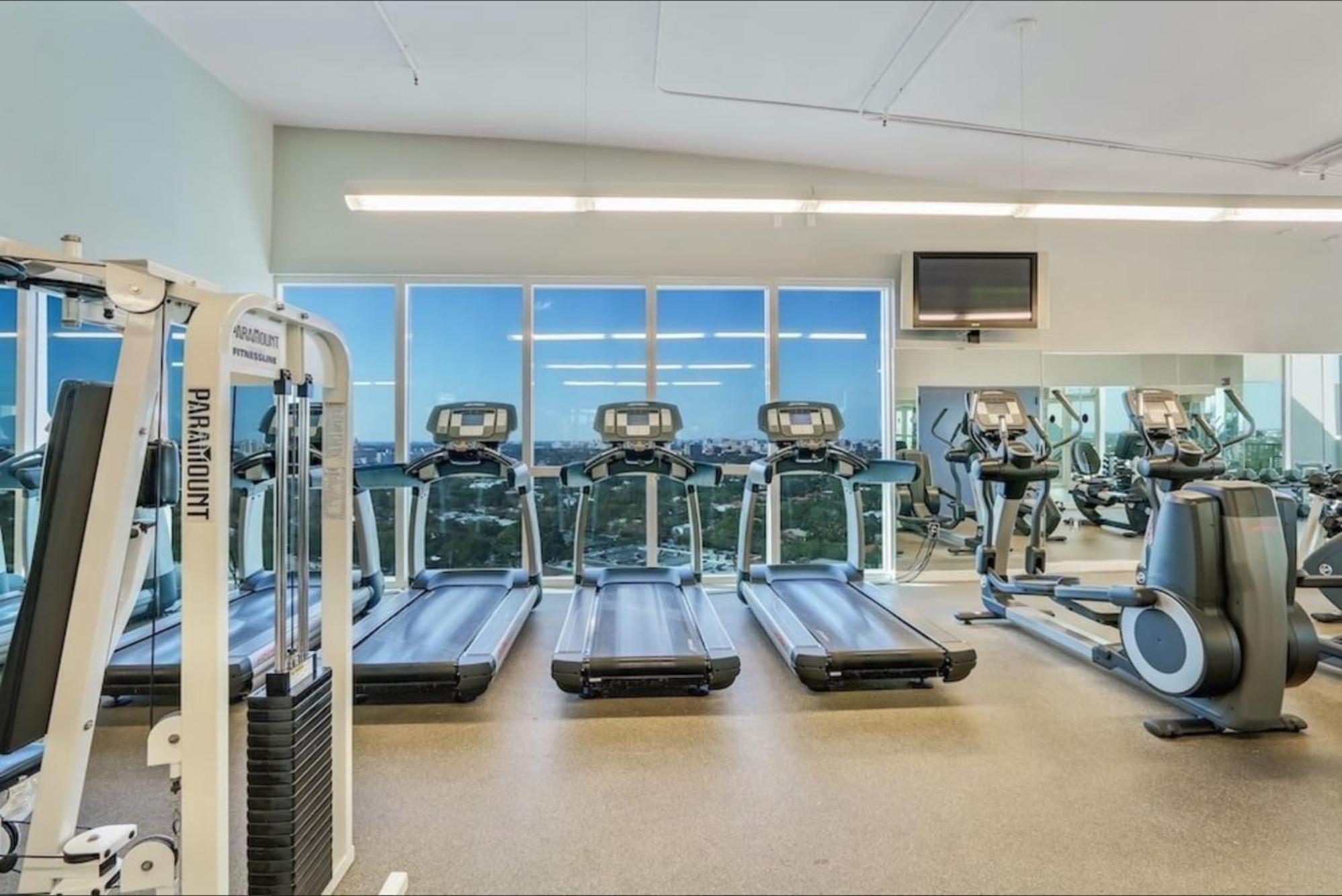 Balcony Ocean View ! Pool - Wifi - Gym - Parking *