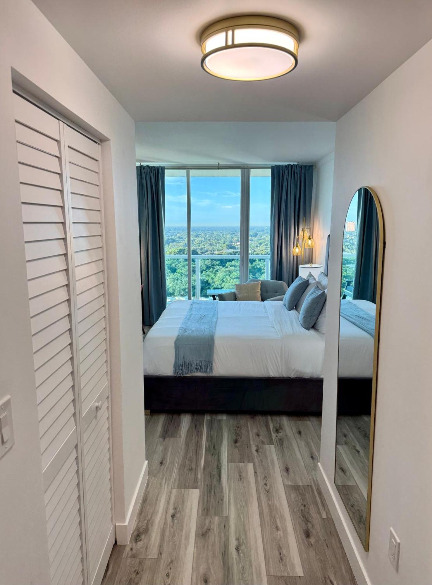 Balcony Ocean View ! Pool - Wifi - Gym - Parking * Miami