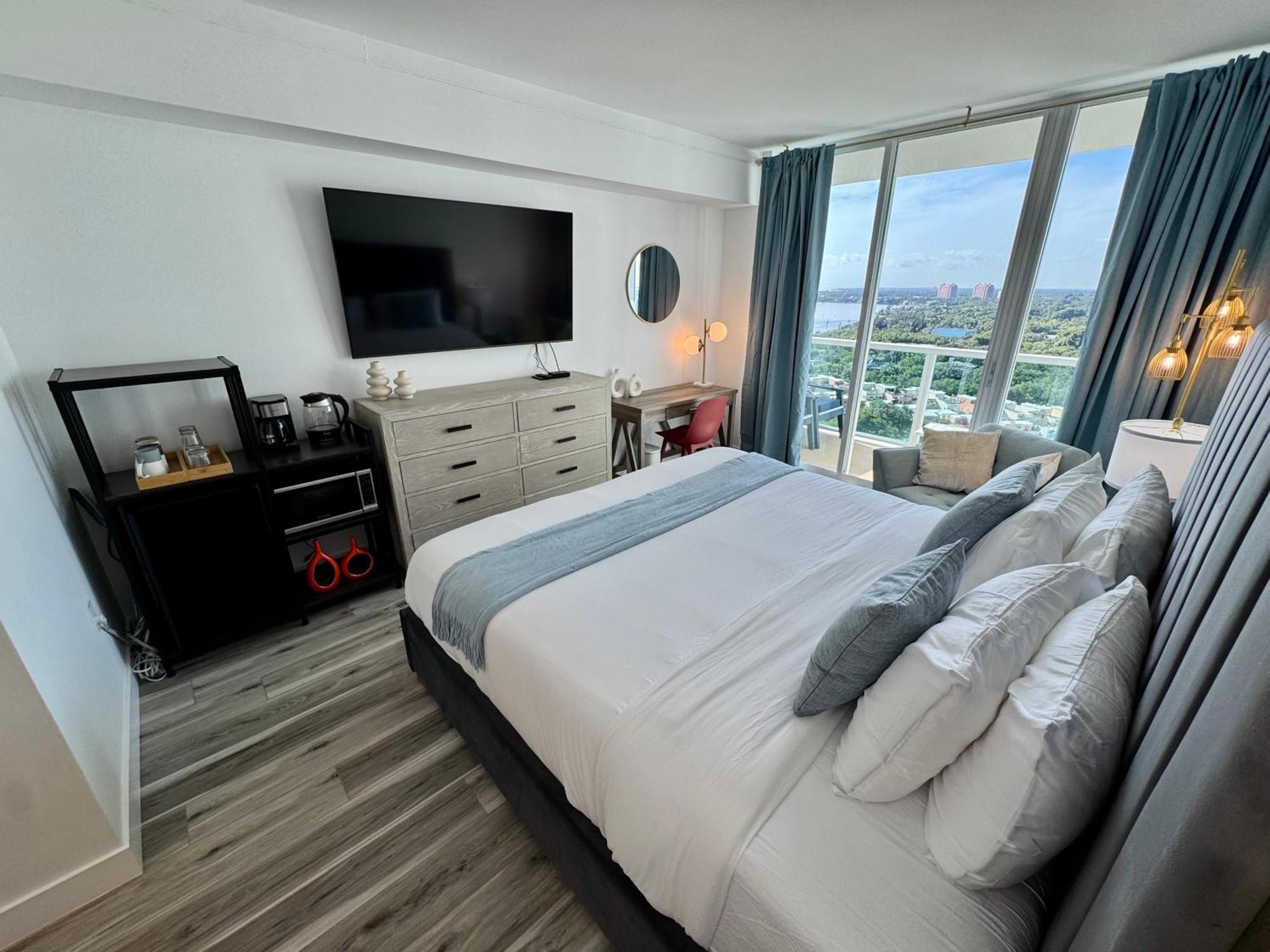 Balcony Ocean View ! Pool - Wifi - Gym - Parking Apartment