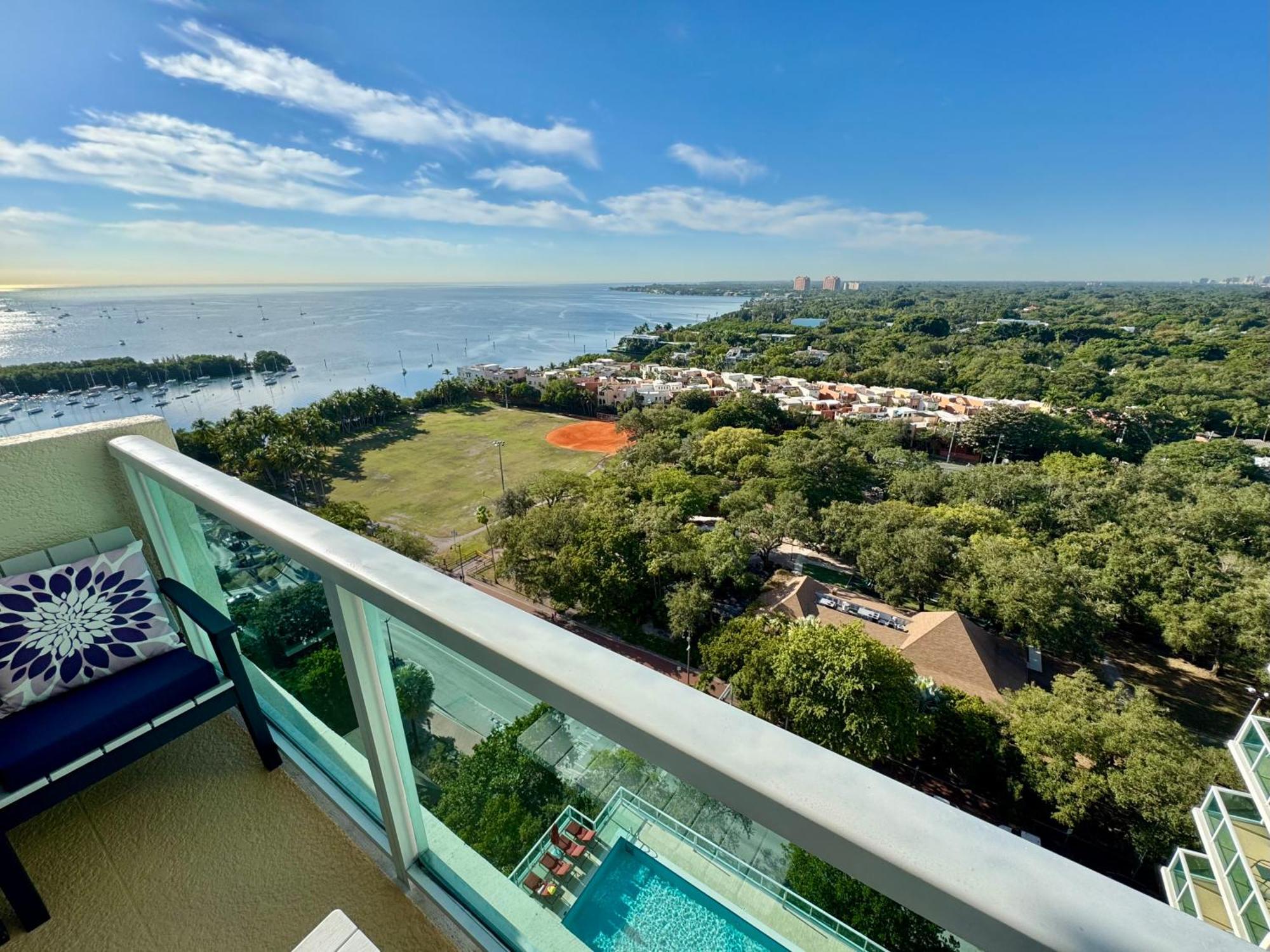 Balcony Ocean View ! Pool - Wifi - Gym - Parking Apartment Miami