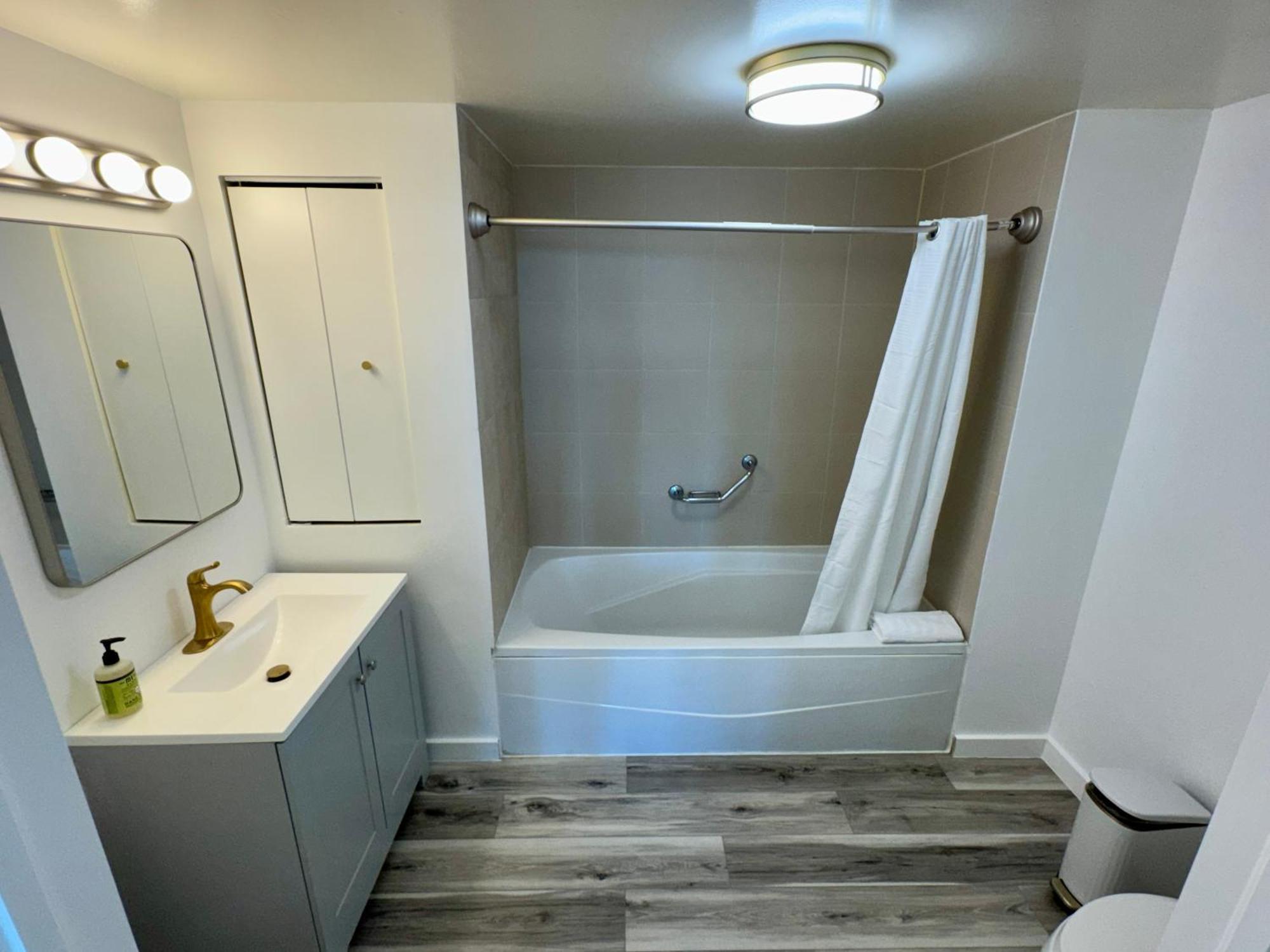 Balcony Ocean View ! Pool - Wifi - Gym - Parking * Miami
