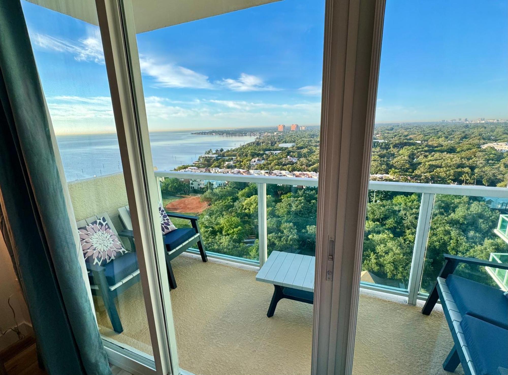 Apartment Balcony Ocean View ! Pool - Wifi - Gym - Parking Miami