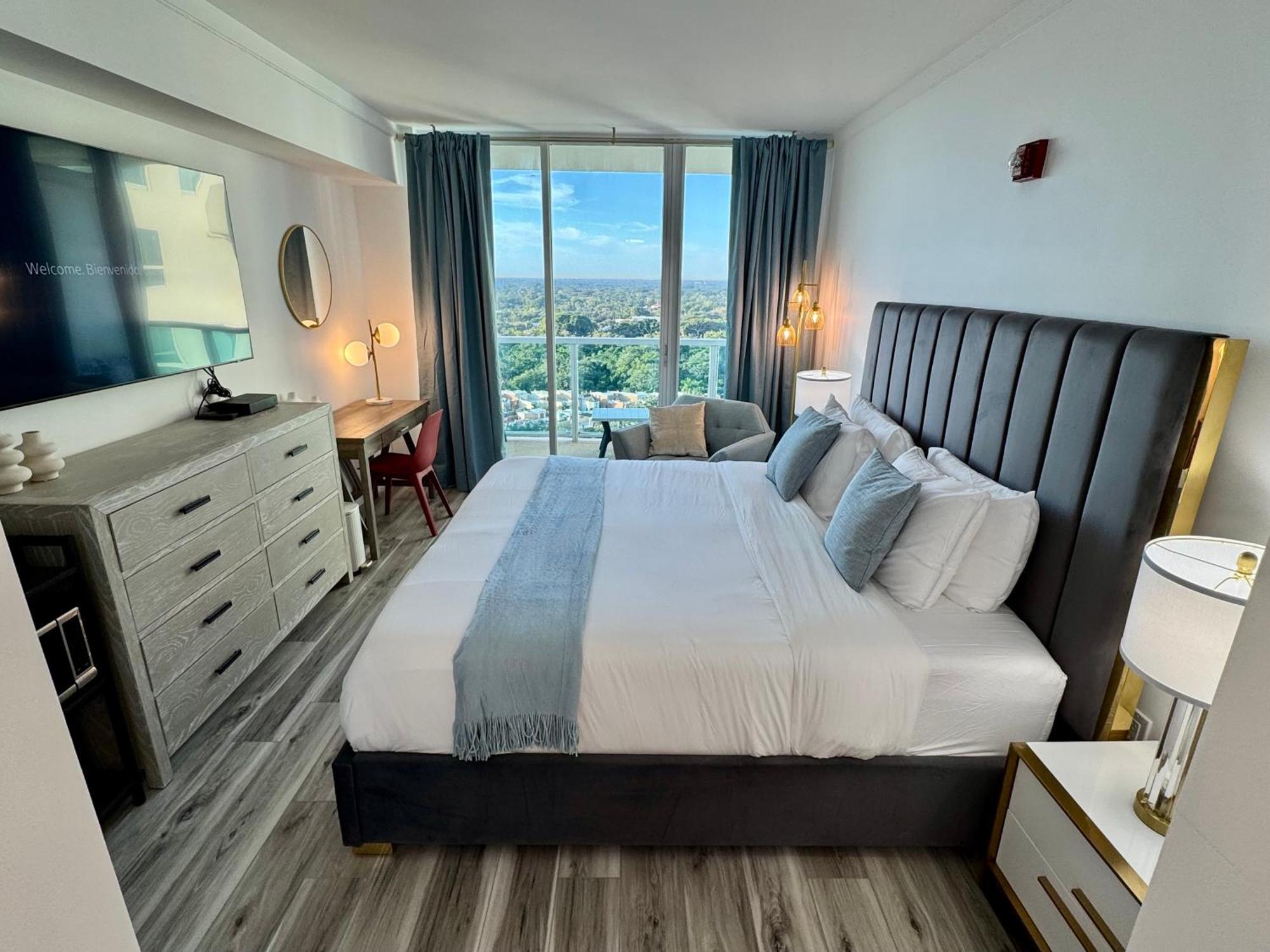 Balcony Ocean View ! Pool - Wifi - Gym - Parking *
