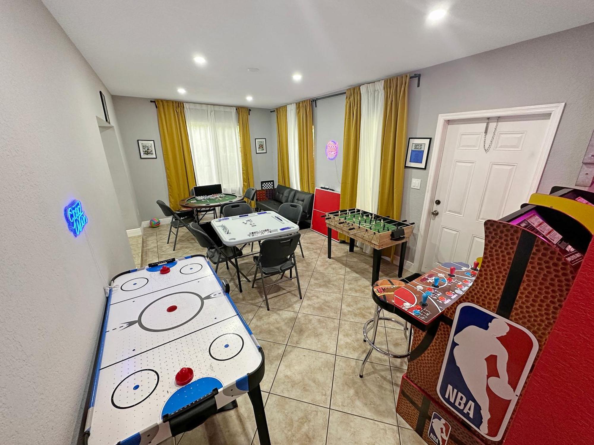 Casa de férias Coastal Escape: Luxury Retreat With Game & Access