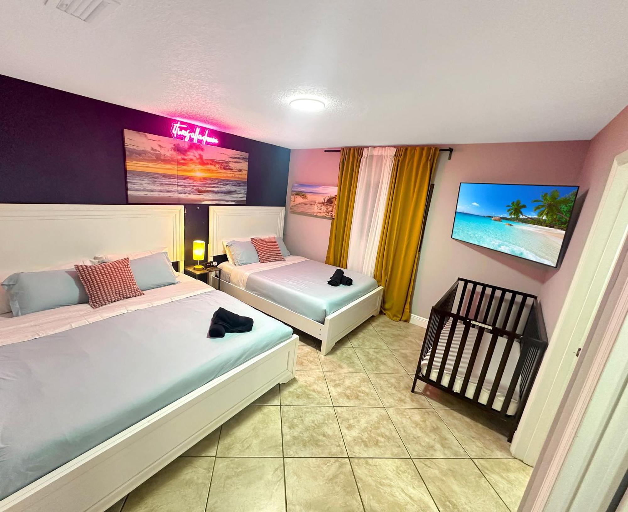 Vacay Spot Gables: Spacious Group Retreat With Game & Prime Location Holiday home Miami