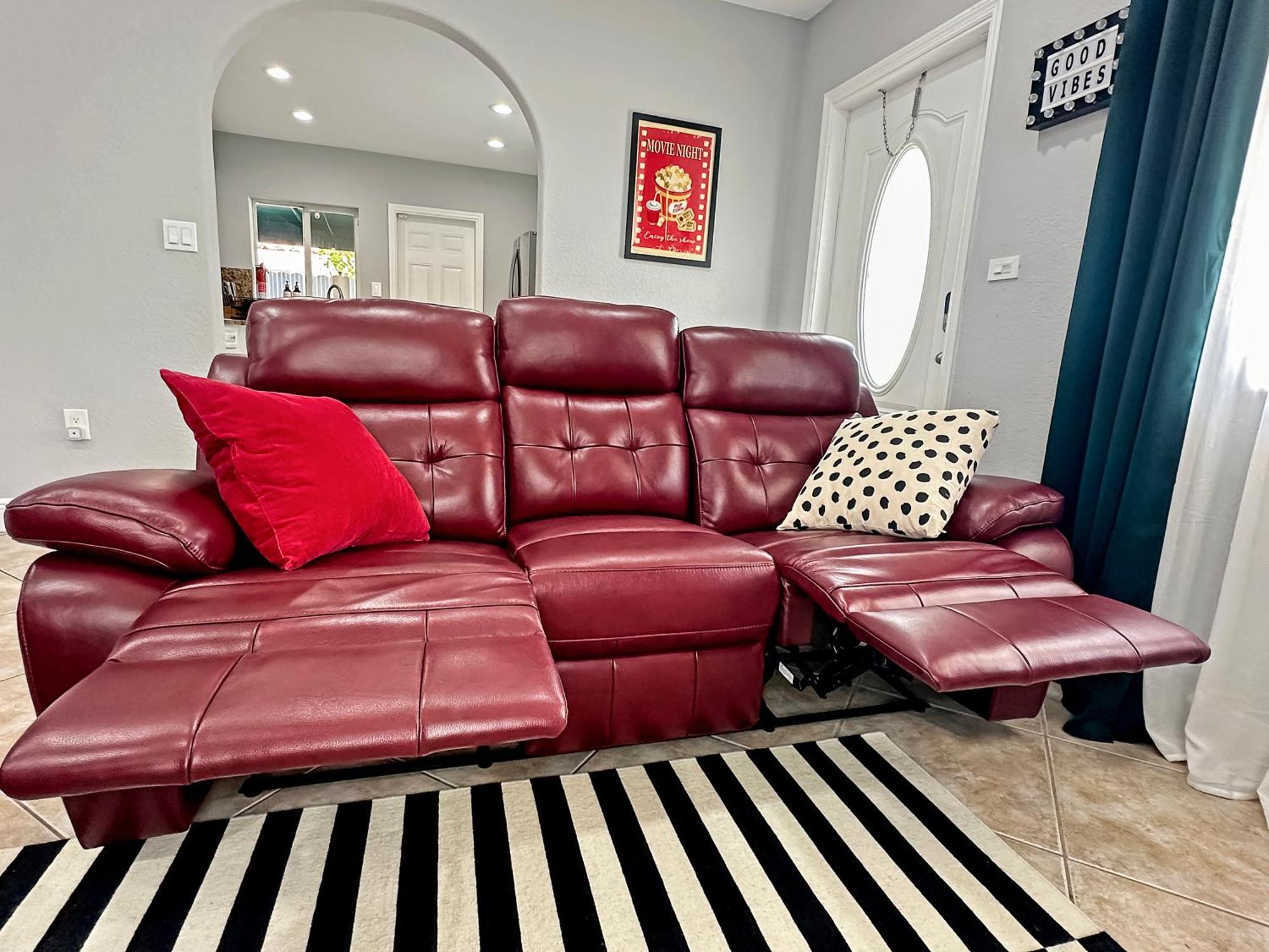 Vacay Spot Gables: Spacious Group Retreat With Game & Prime Location *