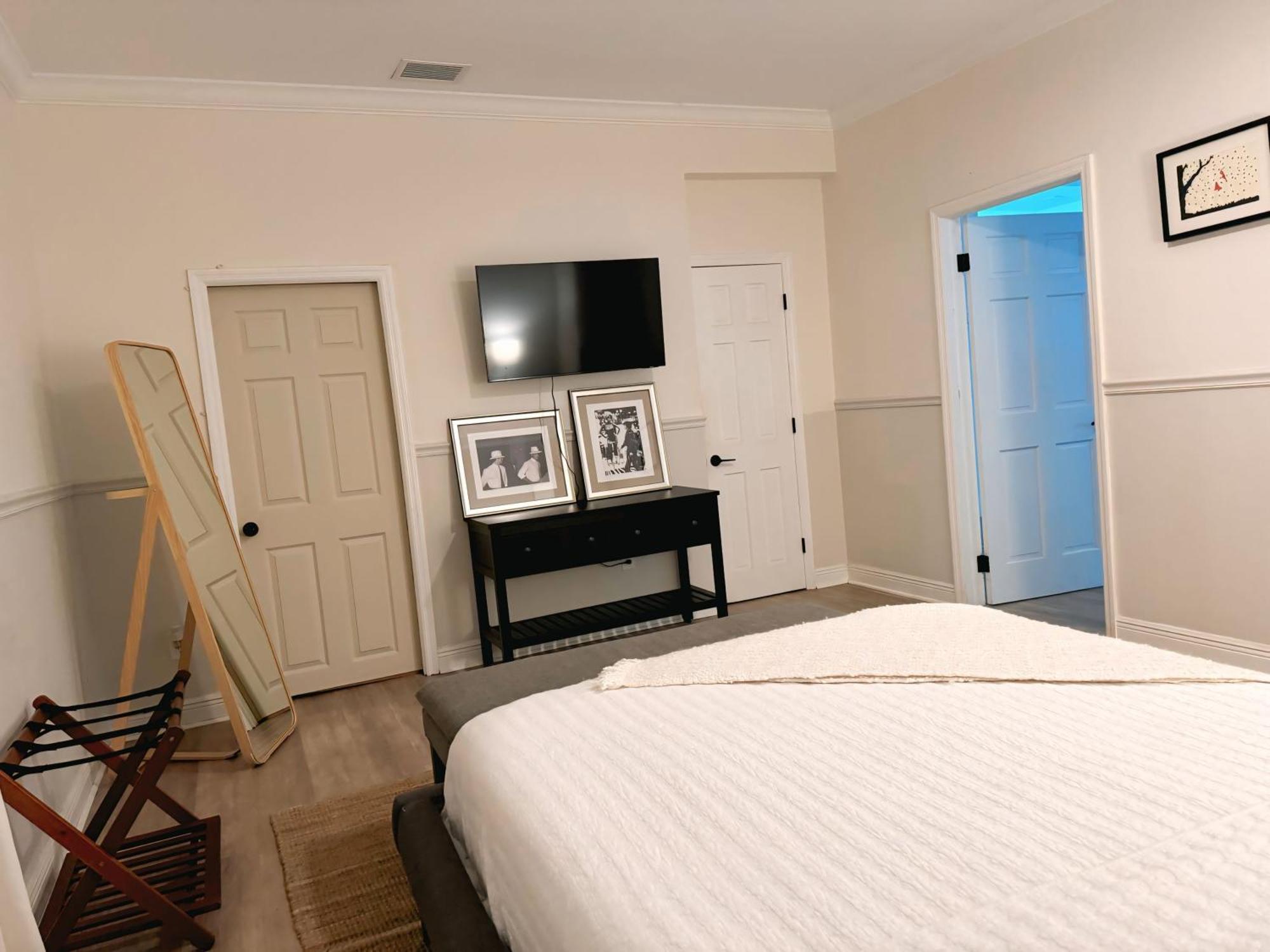 Amazing 3-bedroom Modern In Coral Gables Area *