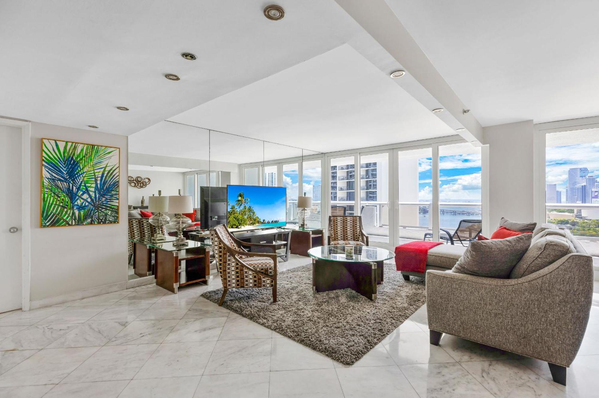 4 Bedroom With Stunning Balcony View Miami