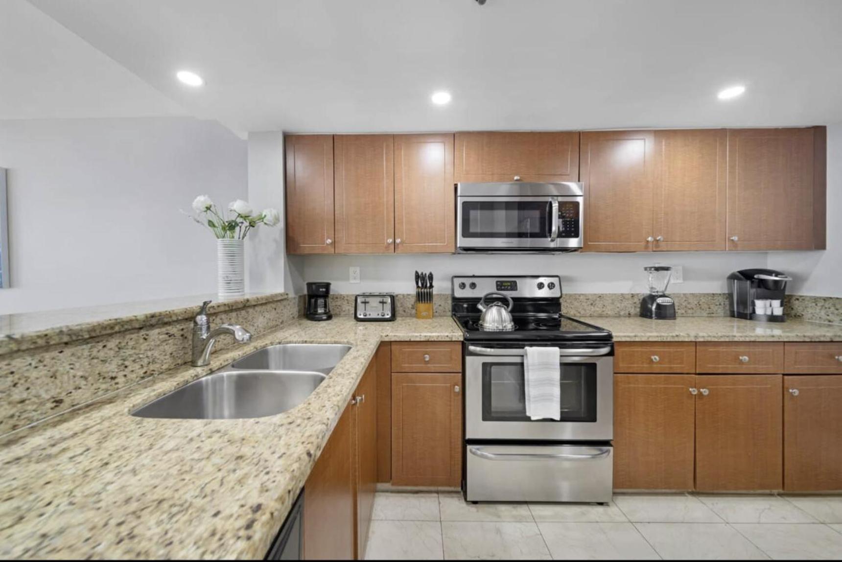 4 Bedroom With Stunning Balcony View