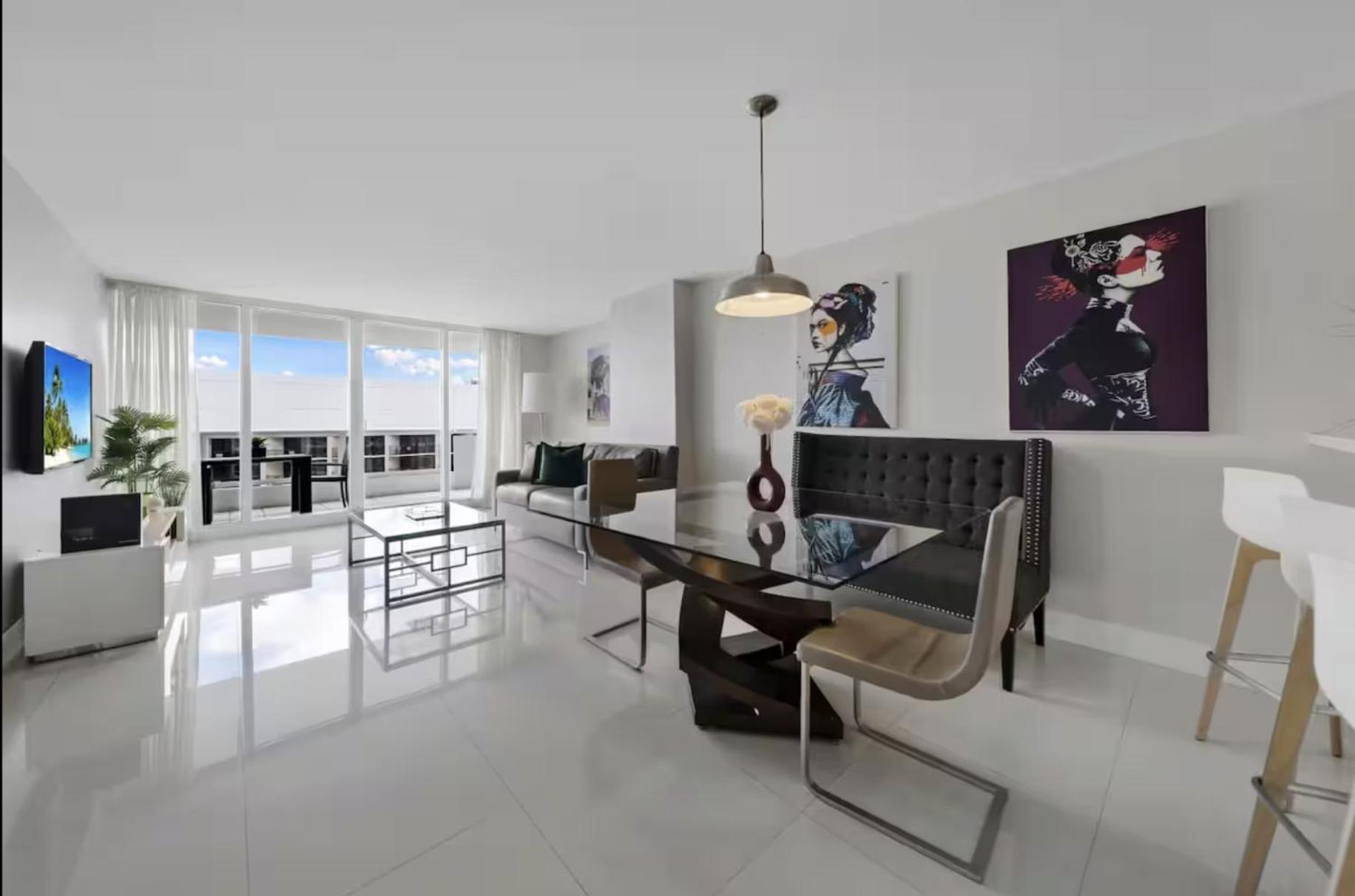 Apartment 4 Bedroom With Stunning Balcony View Miami
