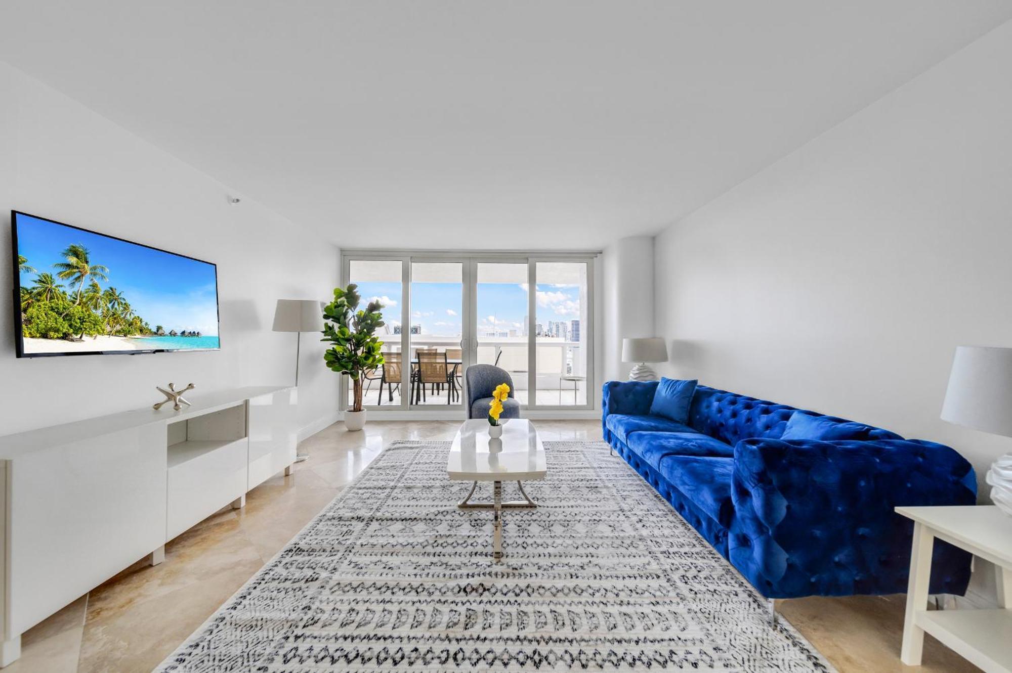 4 Bedroom With Stunning Balcony View Apartment *