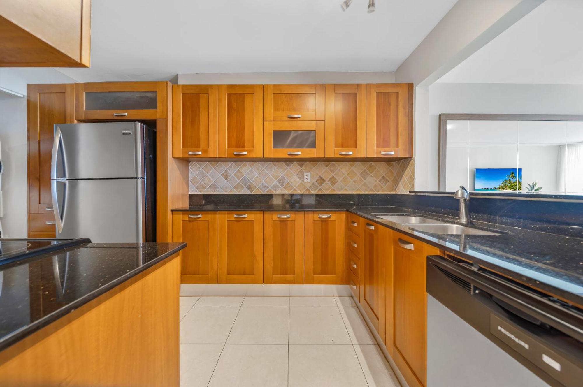 4 Bedroom With Stunning Balcony View Apartment