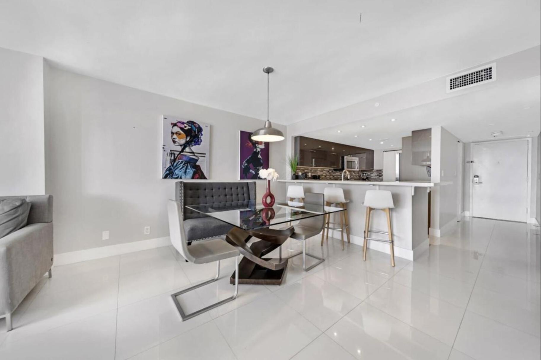 Apartment 4 Bedroom With Stunning Balcony View Miami