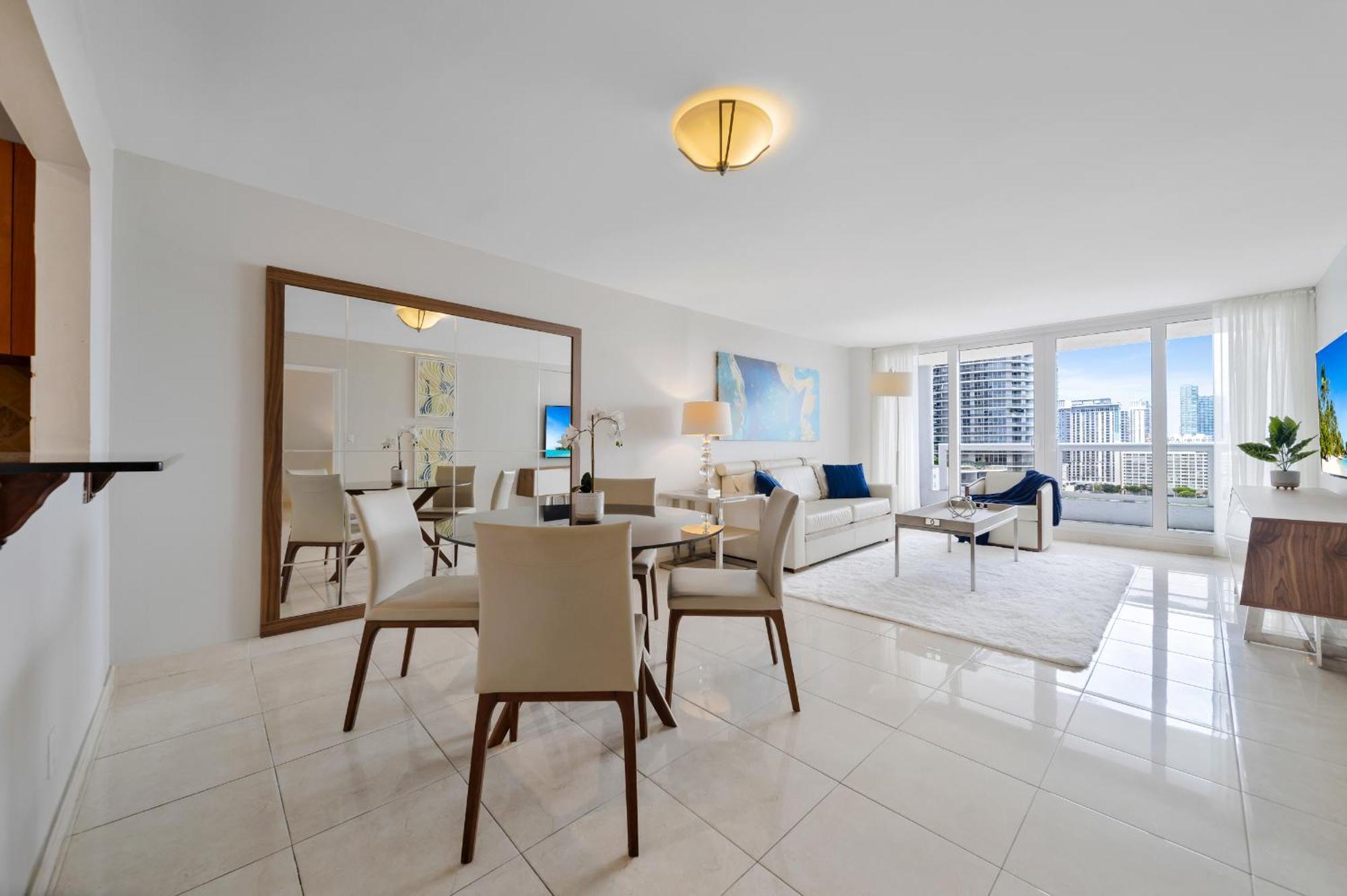 4 Bedroom With Stunning Balcony View Apartment