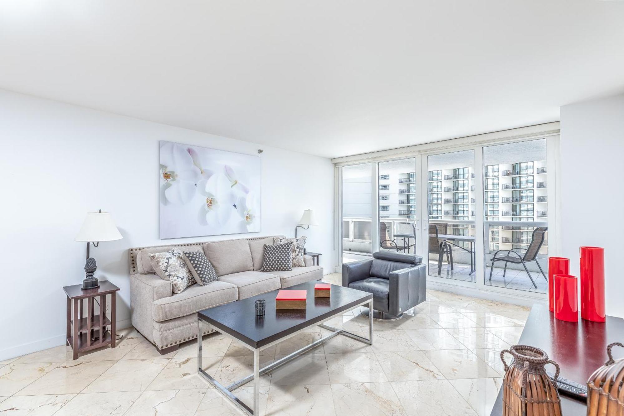 4 Bedroom With Stunning Balcony View *