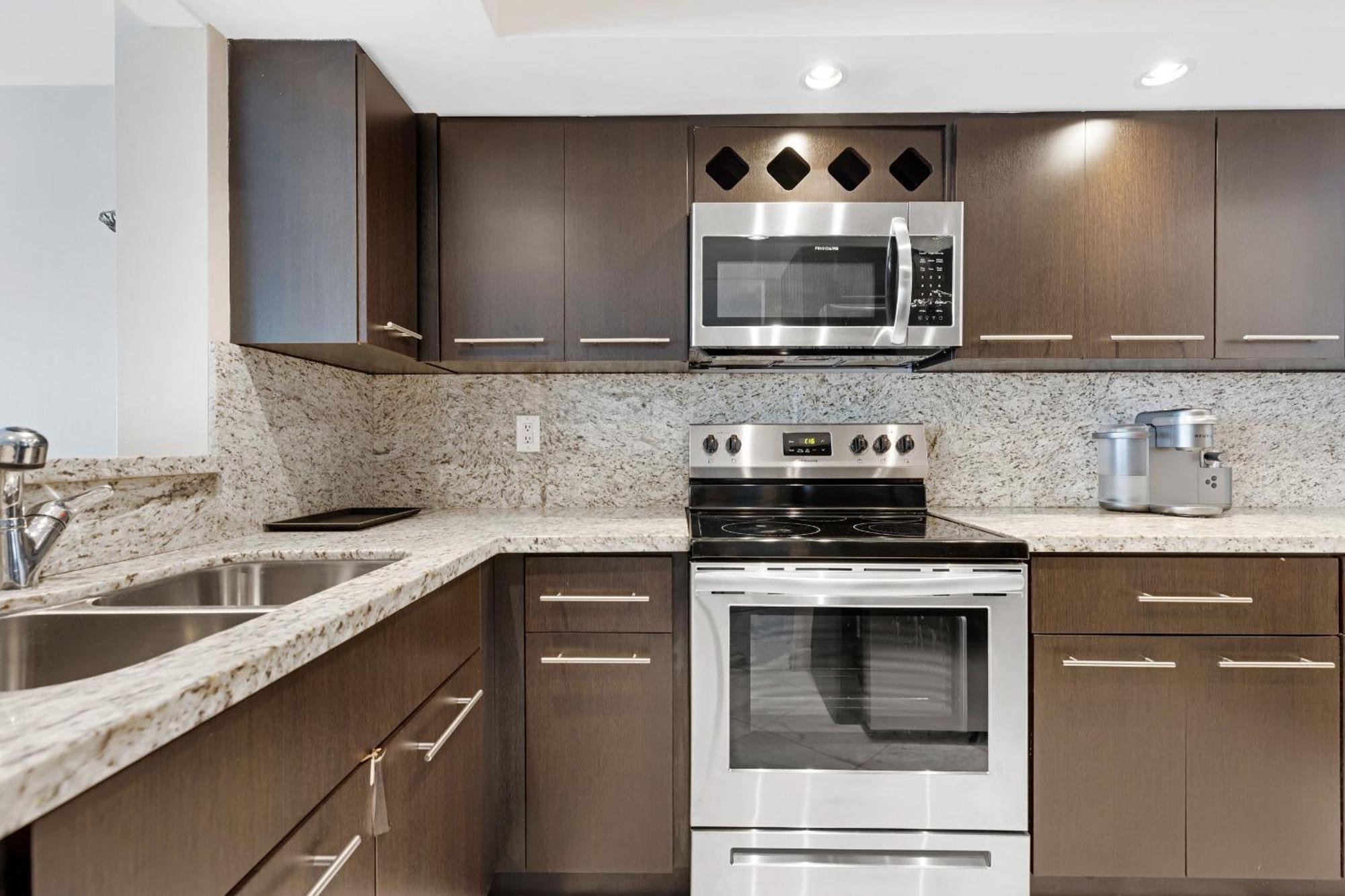 4 Bedroom With Stunning Balcony View Miami