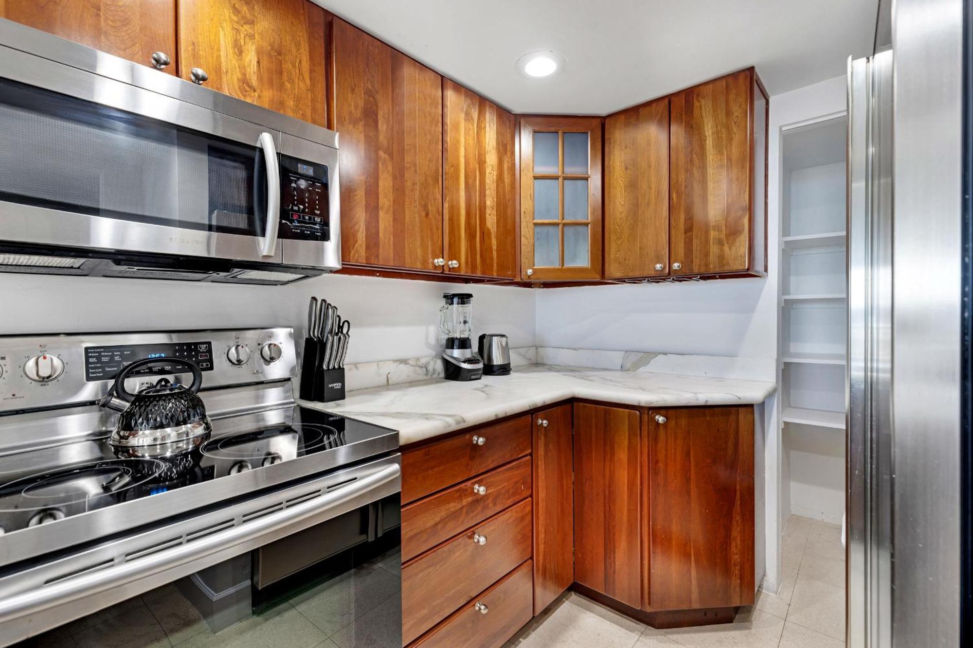 Apartment 4 Bedroom With Stunning Balcony View