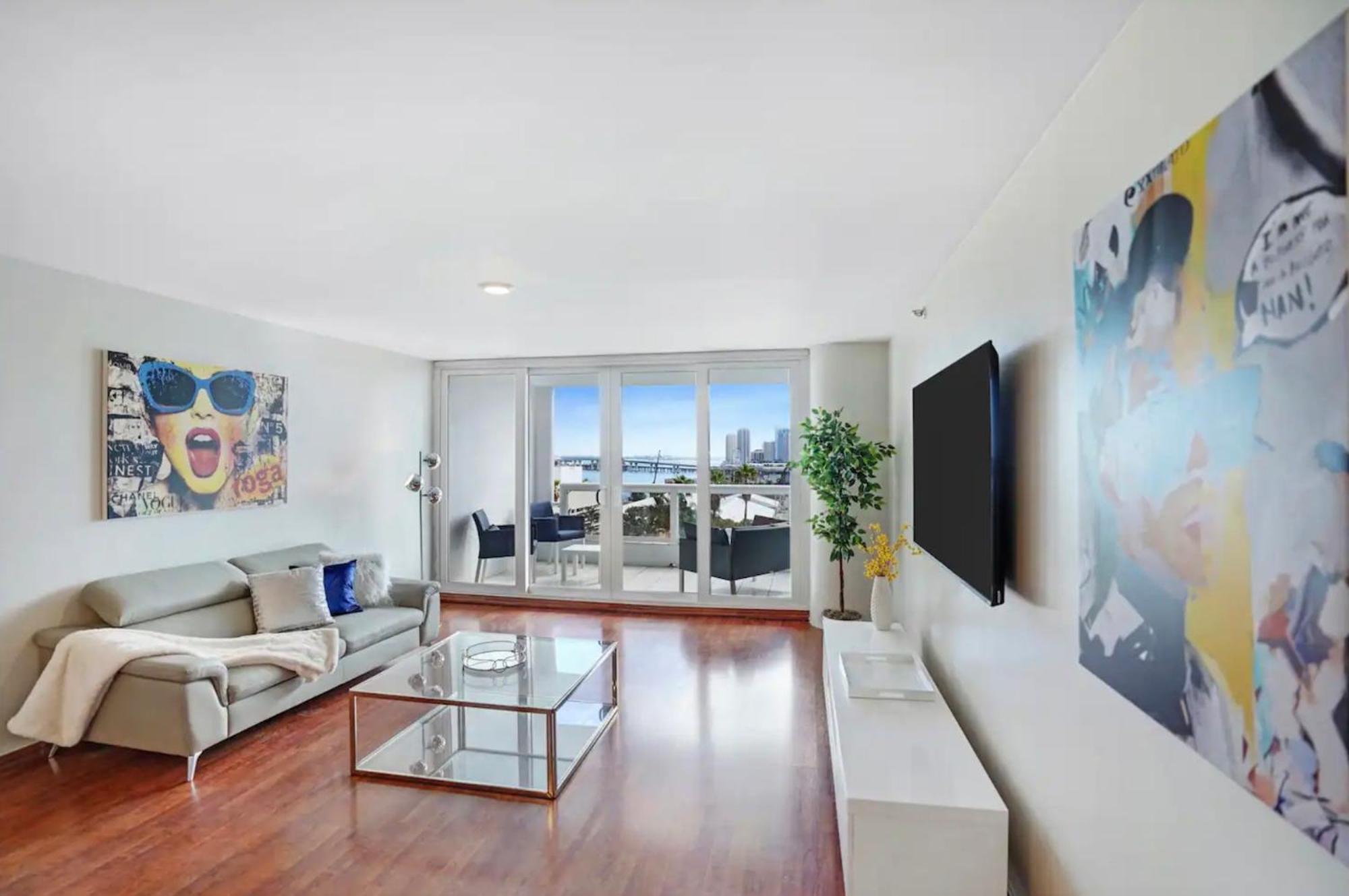 4 Bedroom With Stunning Balcony View Apartment Miami