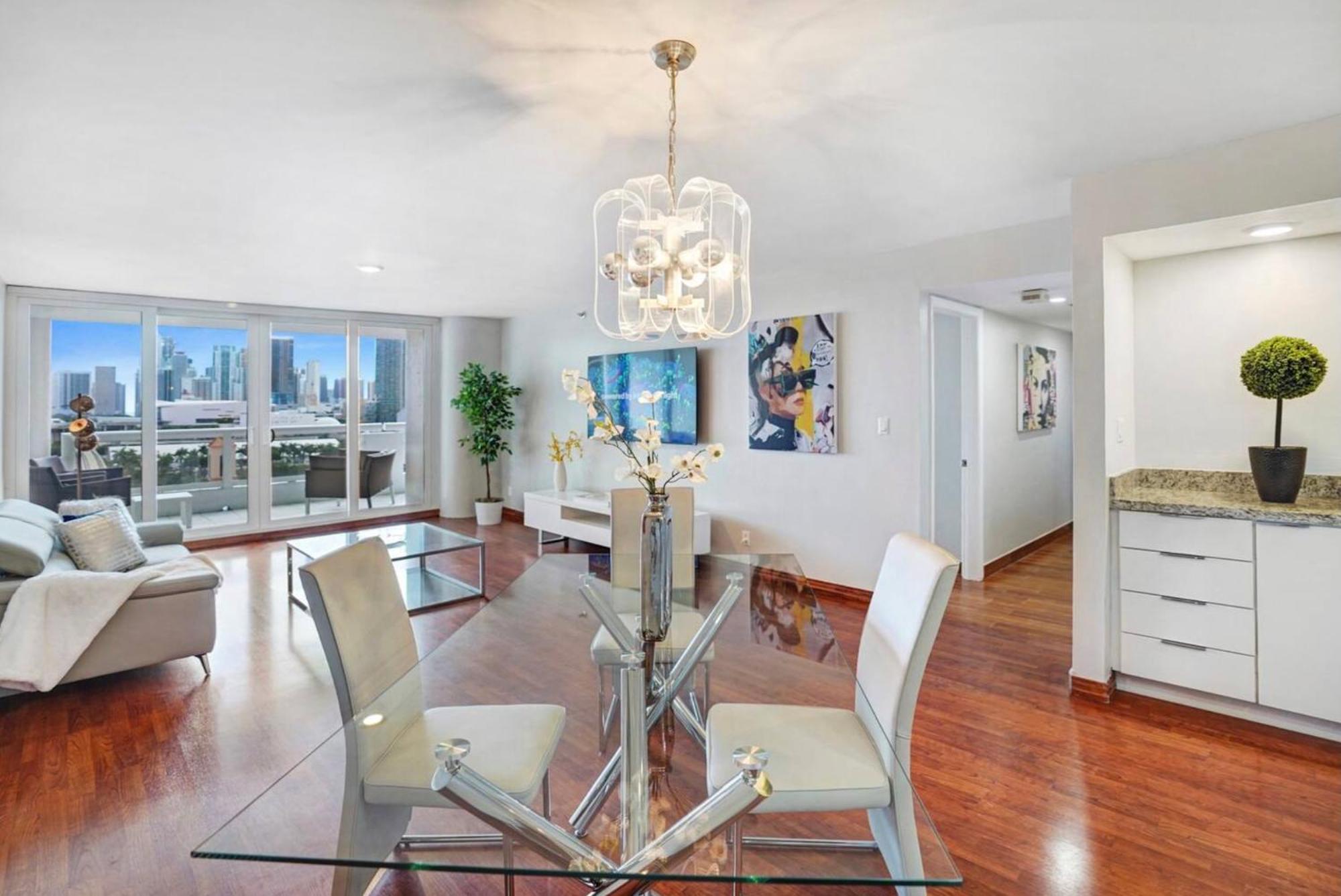 4 Bedroom With Stunning Balcony View * Miami