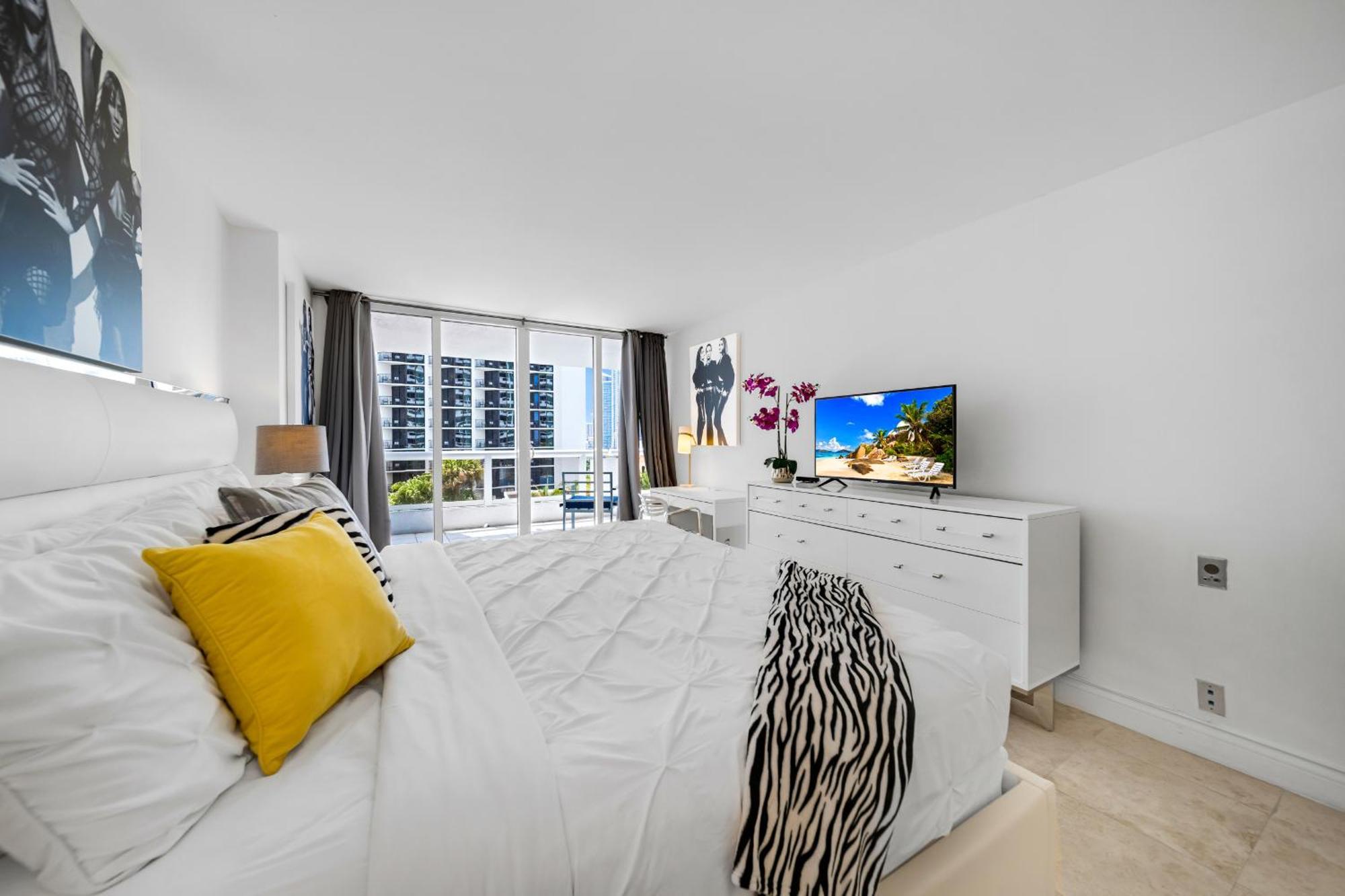 4 Bedroom With Stunning Balcony View Apartment Miami