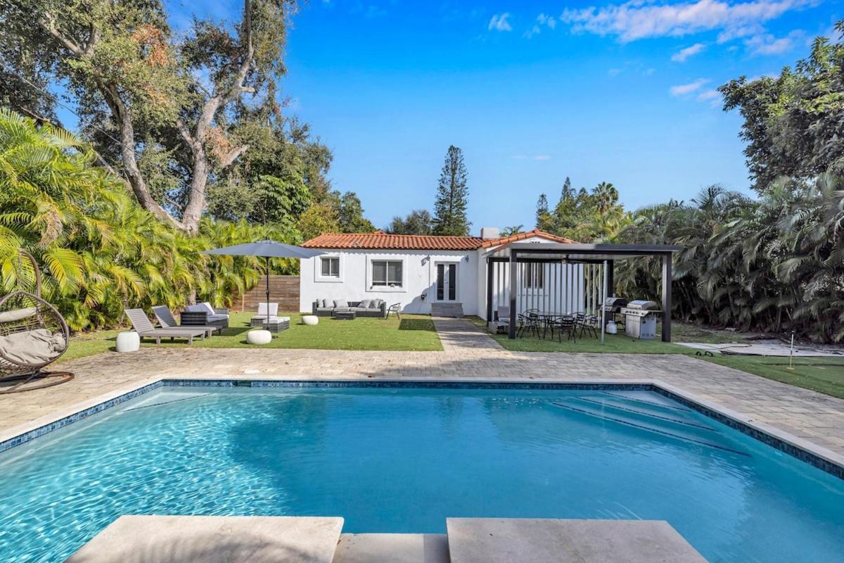 - Pool & Hot Tub Escape Pousada